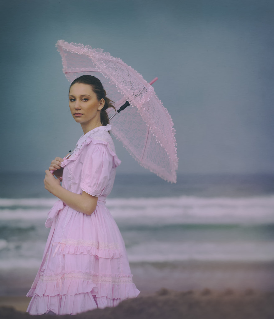 A pink lady by Tomer Weiss / 500px