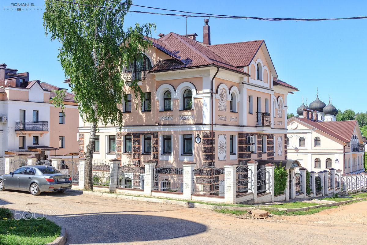 Canon EOS 600D (Rebel EOS T3i / EOS Kiss X5) + Canon TS-E 90mm F2.8 Tilt-Shift sample photo. Beautiful house photography