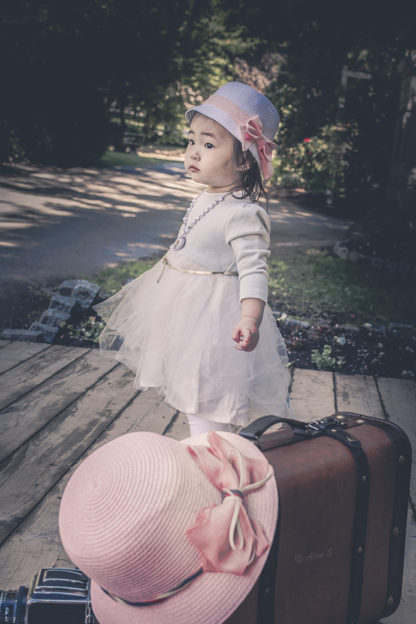 Canon EOS 5DS R sample photo. Escape 3 - where is mom? photography