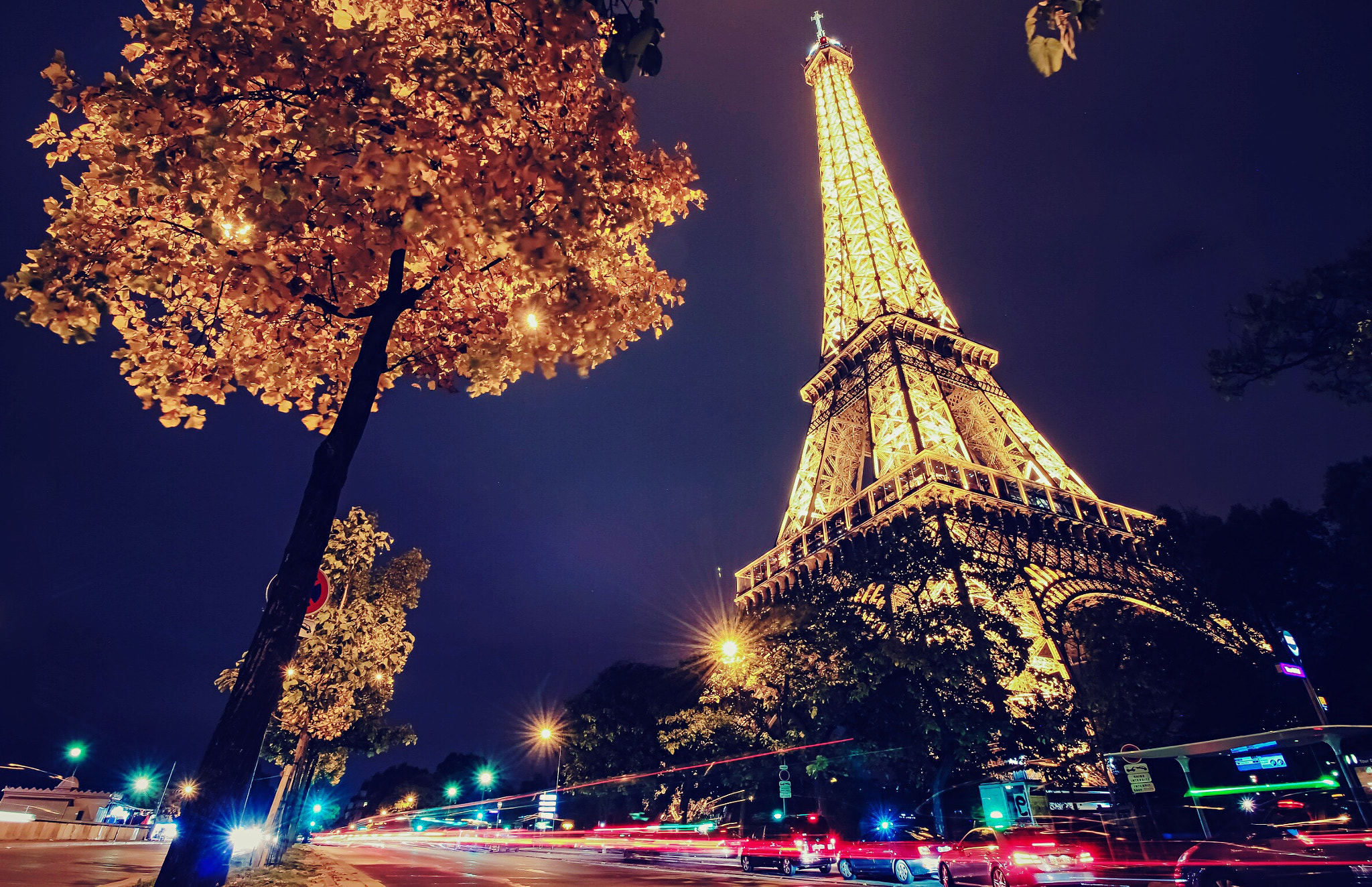 Canon EF-S 10-18mm F4.5–5.6 IS STM sample photo. The amzing eiffel tower photography