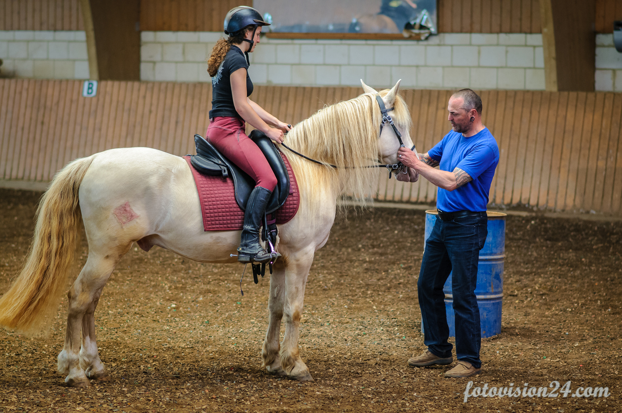 Nikon D300S + Nikon AF-S Nikkor 85mm F1.8G sample photo. Working equitation photography