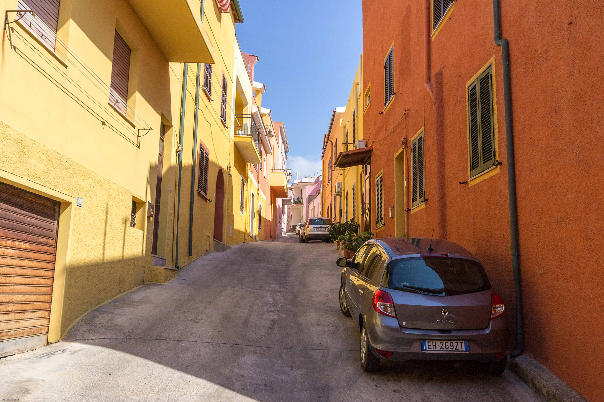 Sigma 18-35mm f/1.8 DC HSM sample photo. Castelsardo street photography