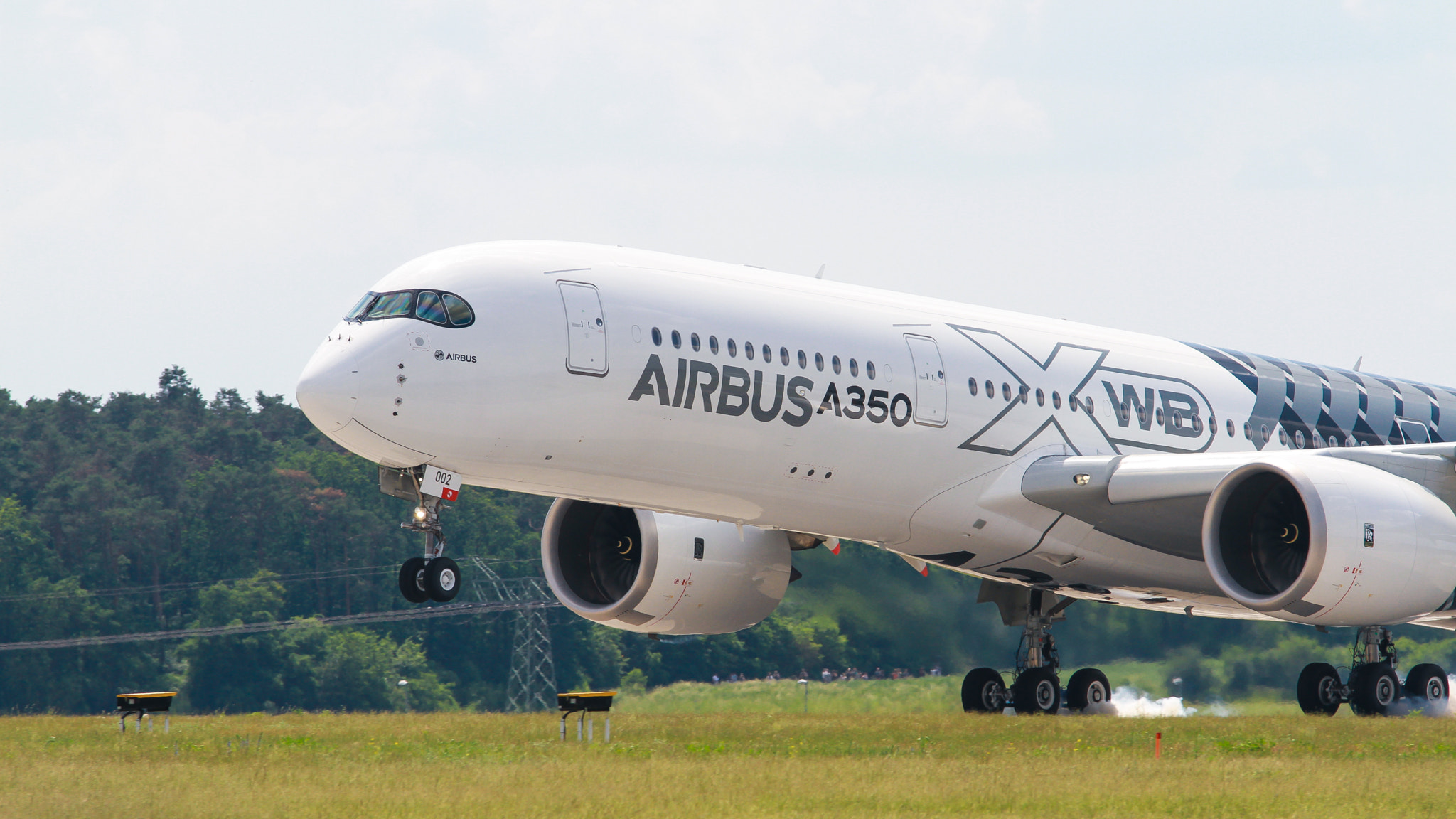 Canon EOS 7D + Tamron SP AF 70-200mm F2.8 Di LD (IF) MACRO sample photo. Airbus a350-xwb at ila 2016 photography