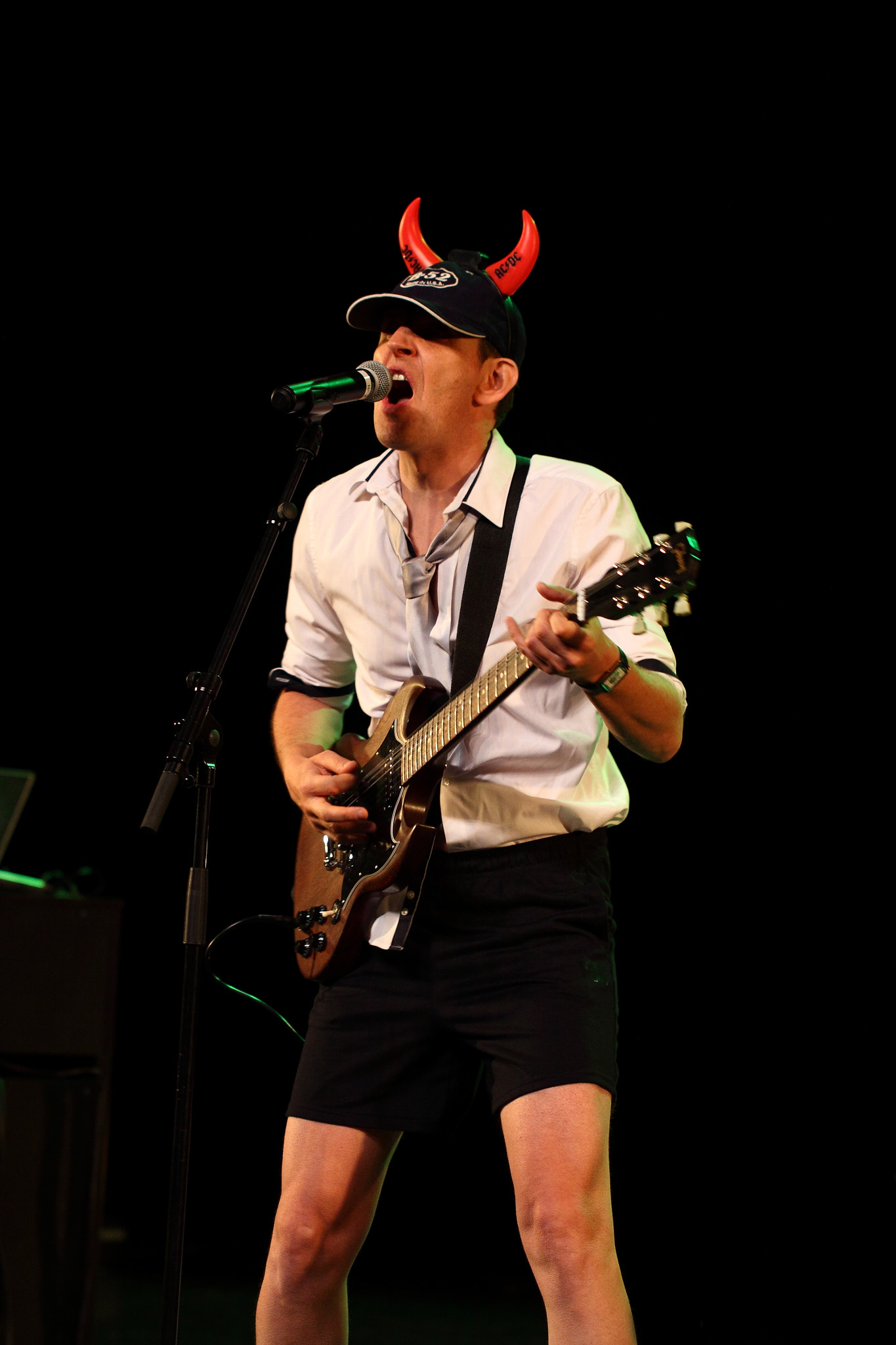 Canon EF 100mm F2.8L Macro IS USM sample photo. Acdc (guitare/chant) tma 2016 photography