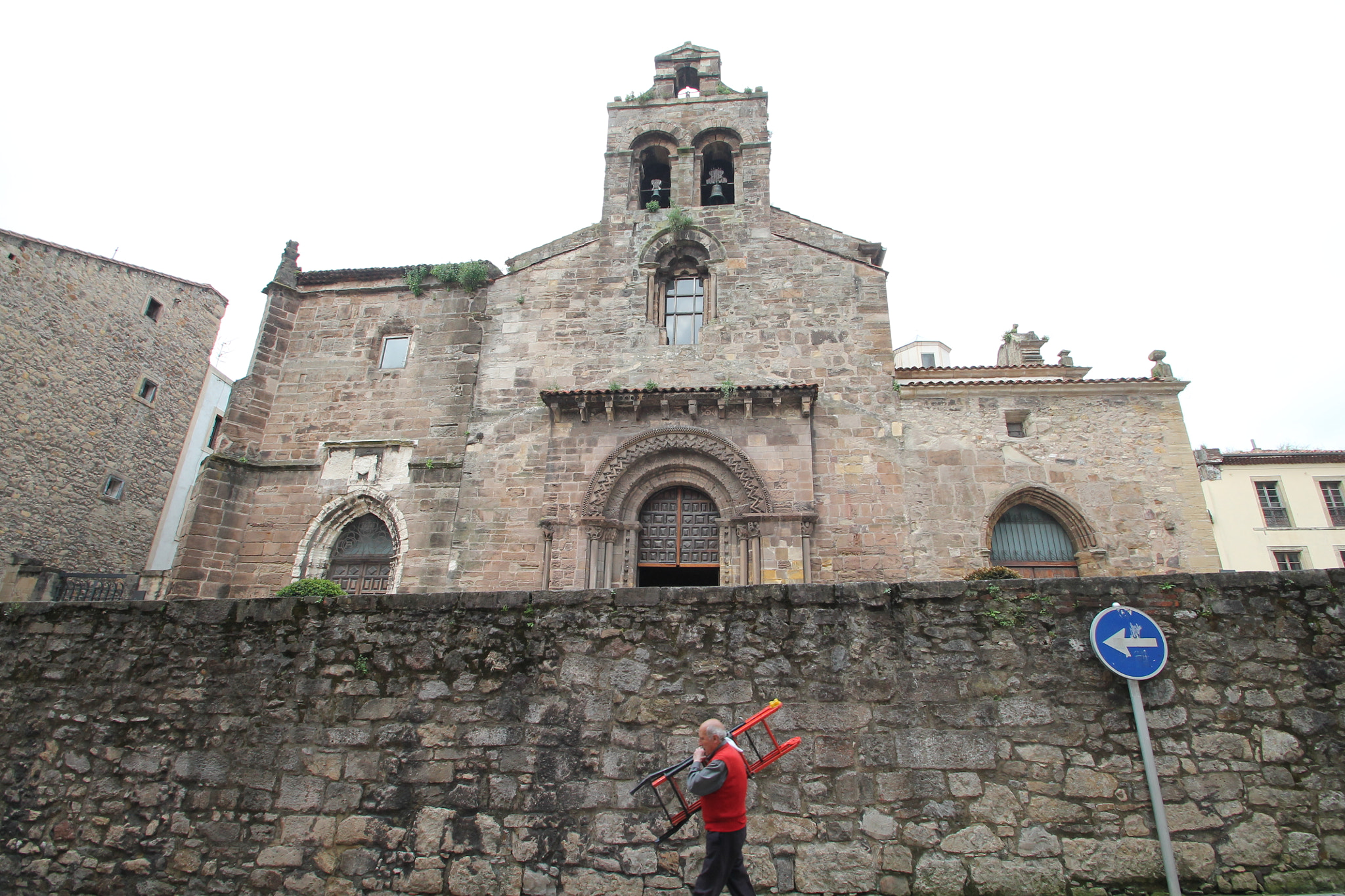 Sigma 10-20mm F3.5 EX DC HSM sample photo. Walking by the church photography