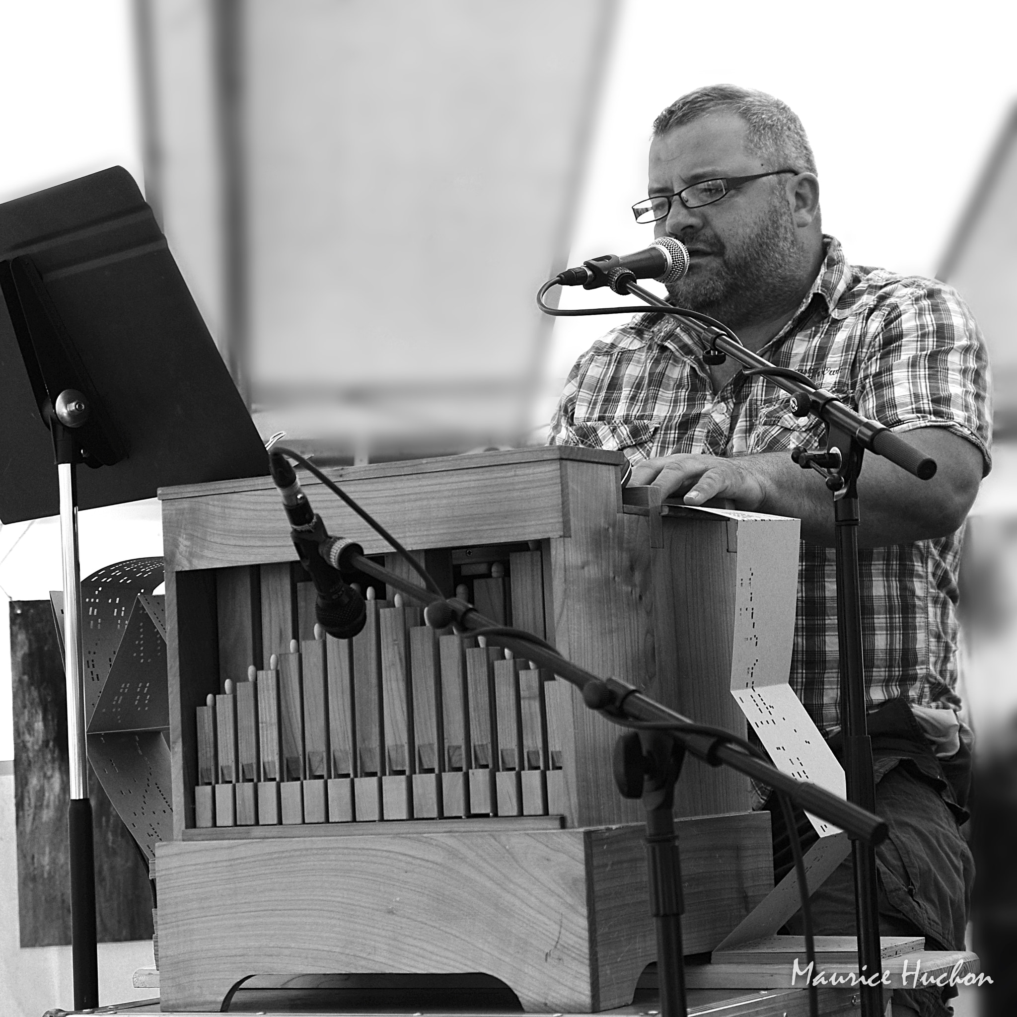 Pentax K20D sample photo. Cyril joueur d'orgue de barbarie photography