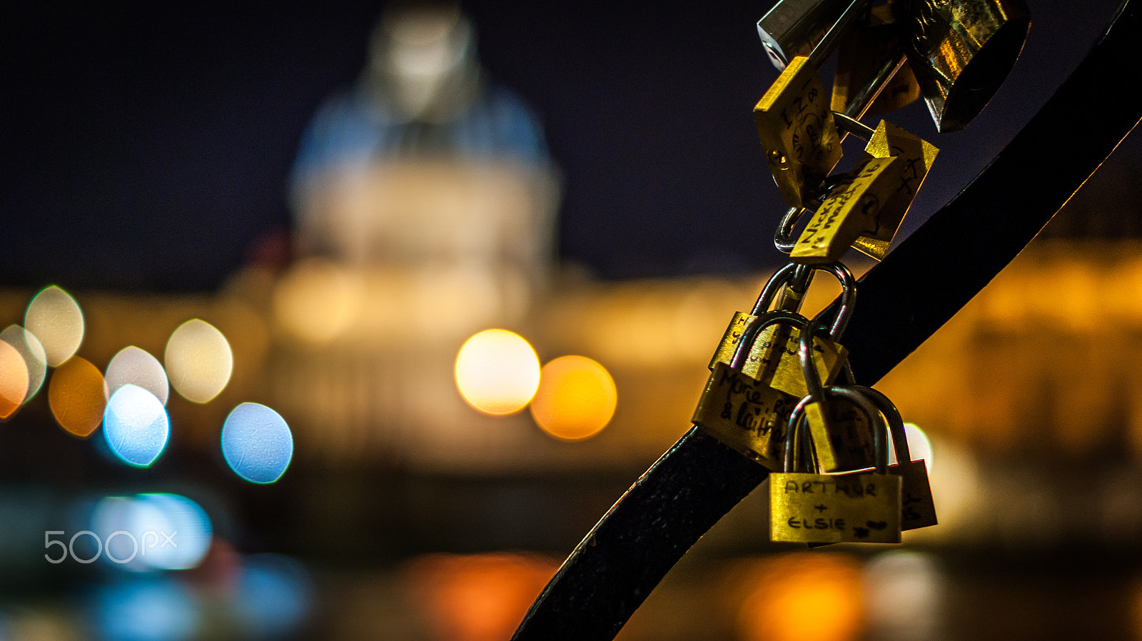 Sony Alpha DSLR-A290 + Sony DT 50mm F1.8 SAM sample photo. Love in paris photography