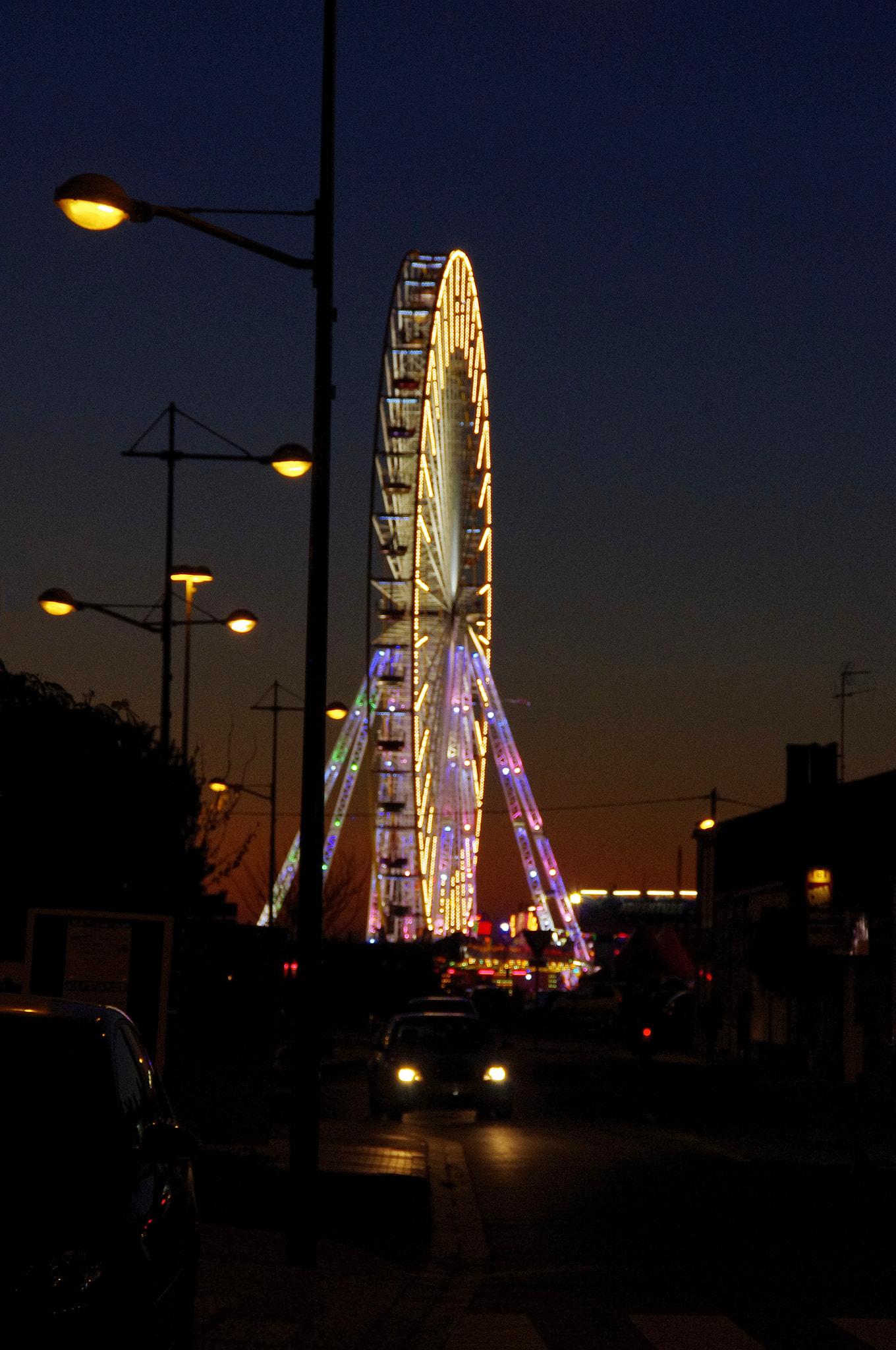 Pentax K-x sample photo. The ferris wheel in the sunset photography