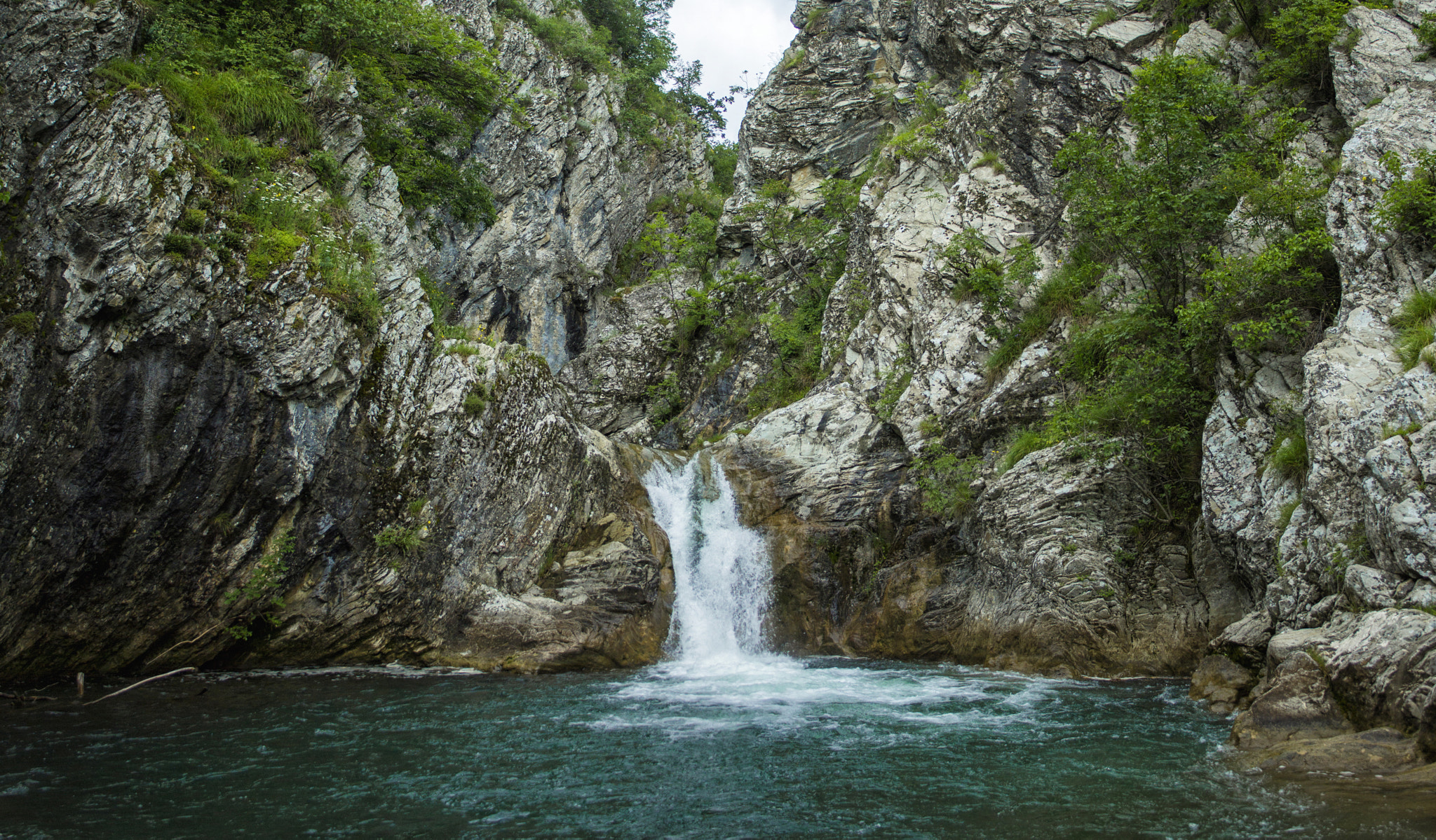 Canon EF-S 18-55mm F3.5-5.6 sample photo. The blue pool photography
