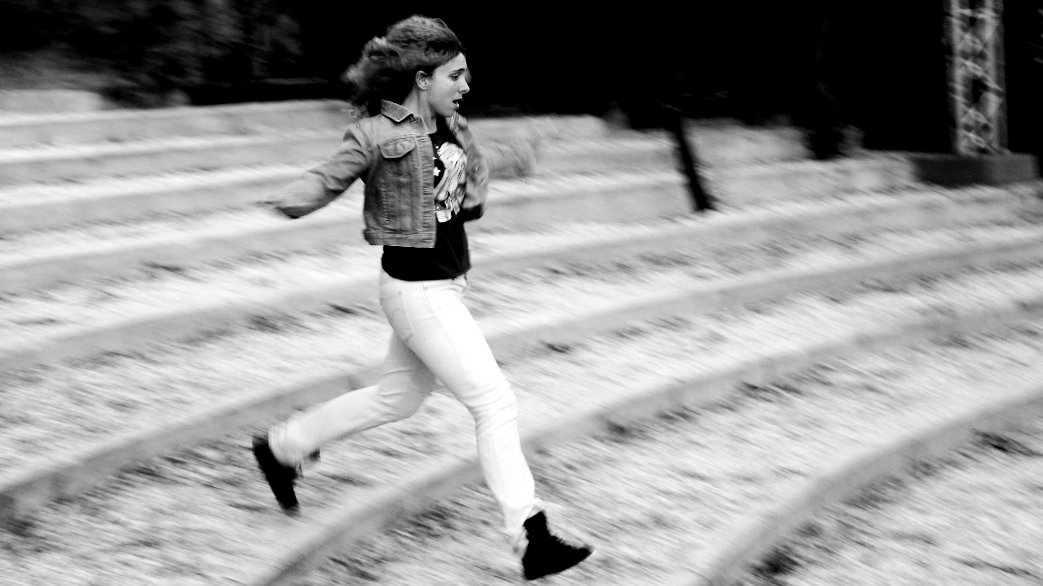 Canon EF 24-105mm F3.5-5.6 IS STM sample photo. Running girl photography