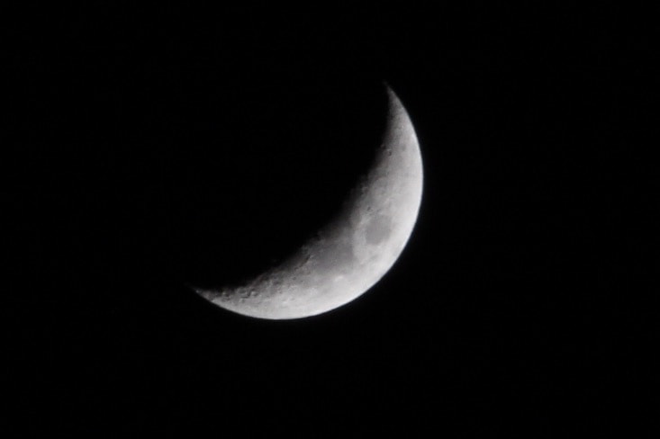 Canon EF-S 55-250mm F4-5.6 IS sample photo. 月  moon photography