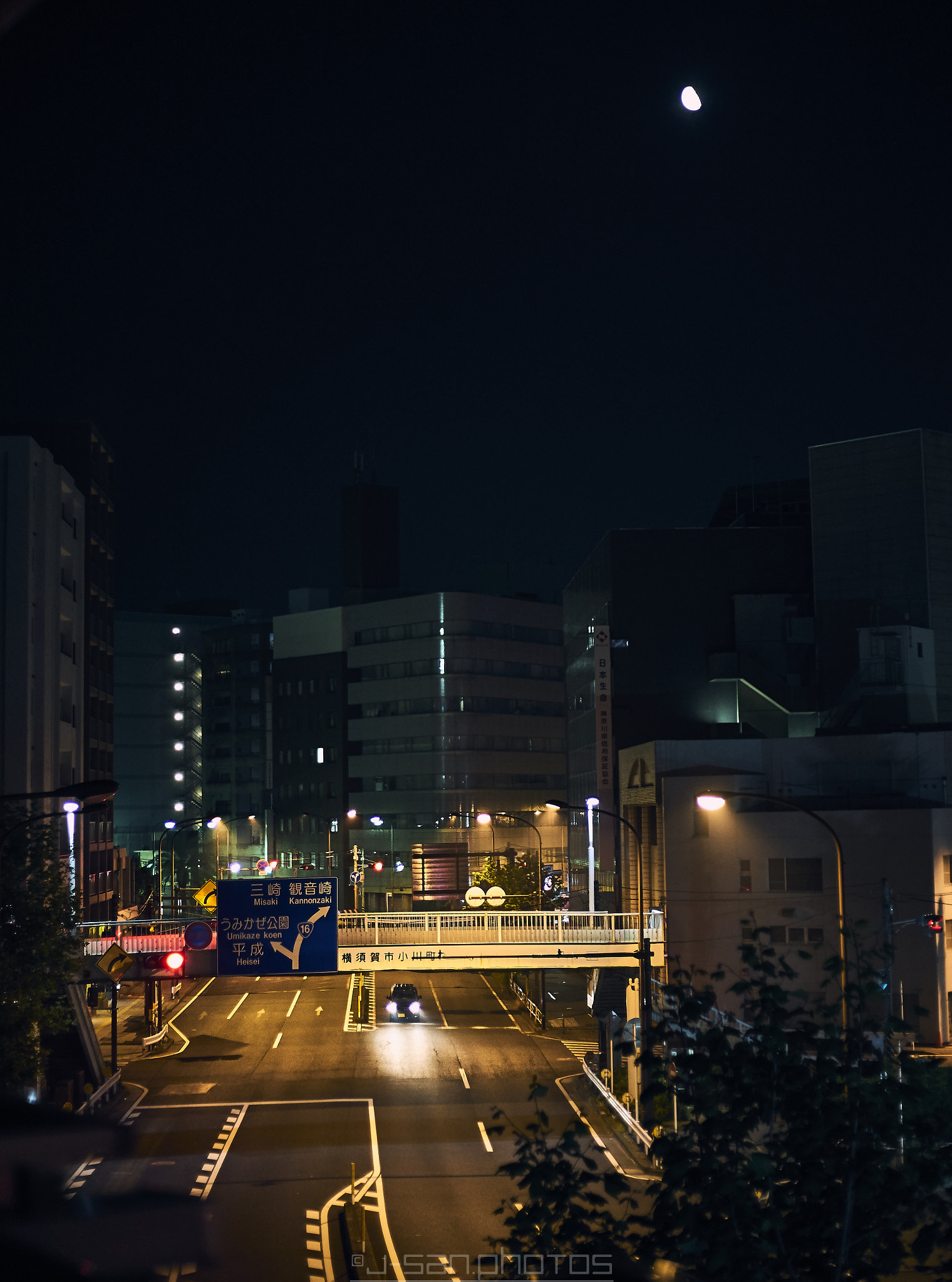 50mm F1.8 sample photo. Streetlights and bridge photography