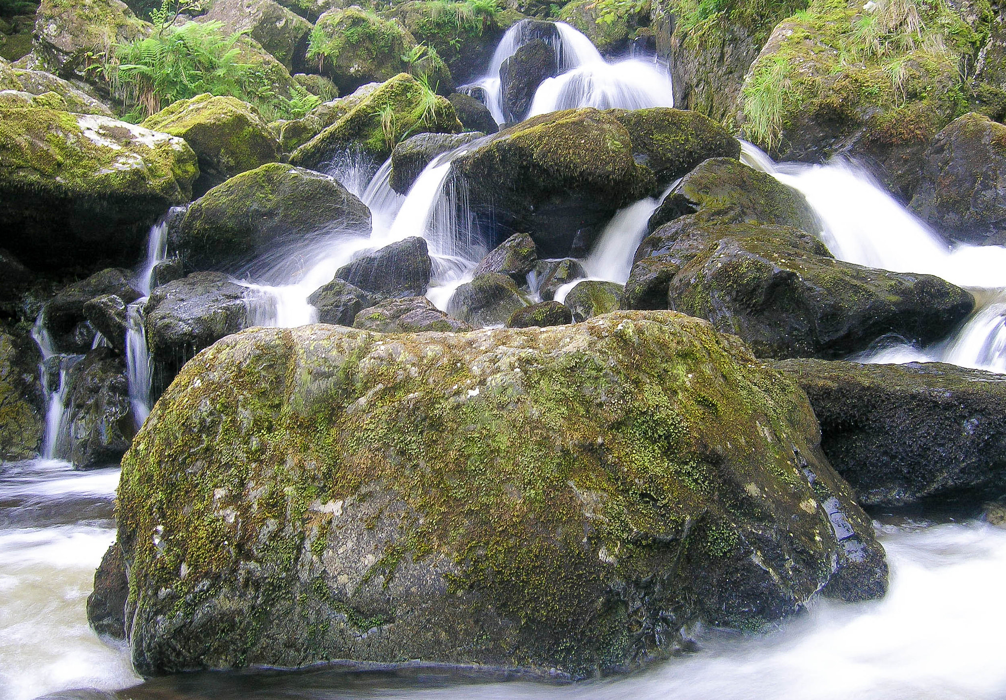 Olympus C5060WZ sample photo. Lodore falls photography