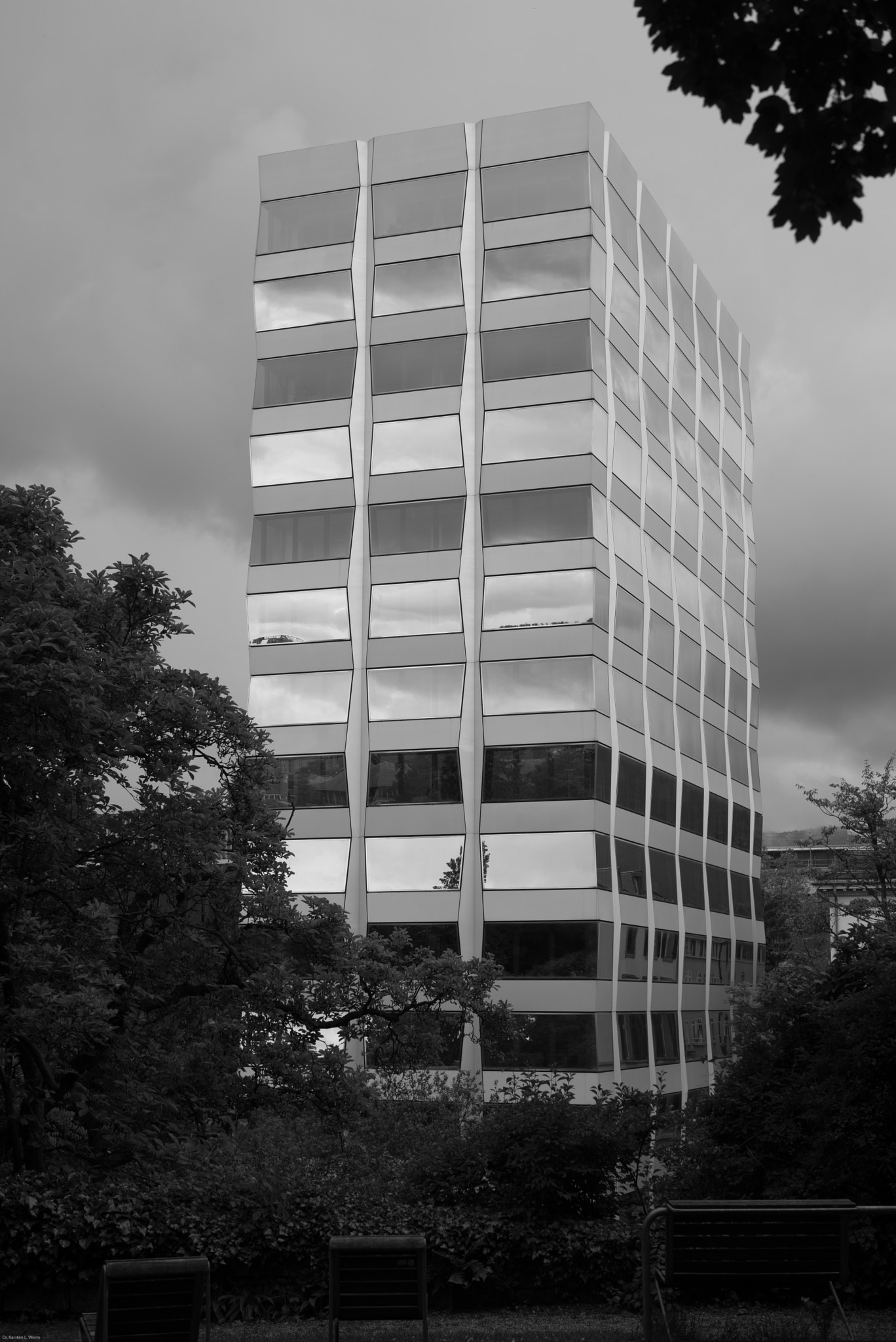 Leica Summilux-M 50mm F1.4 ASPH sample photo. Office building photography