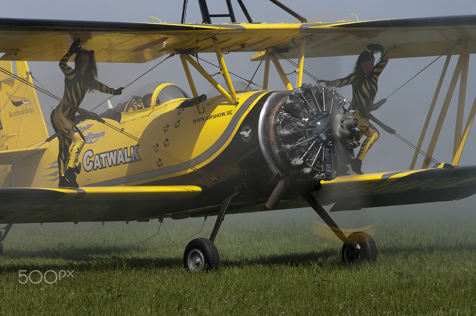 Pentax K20D sample photo. Scandinavian airshow lady acrobats performance photography