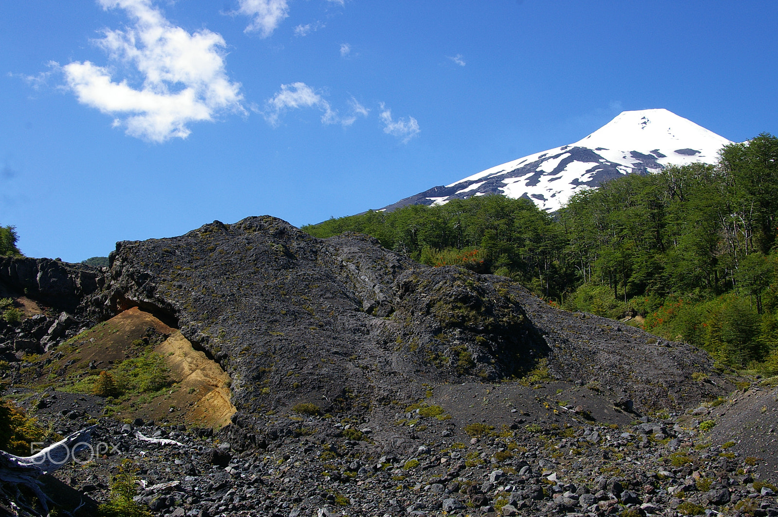 Pentax *ist DL2 sample photo. Villarrica volcano lava rocks photography