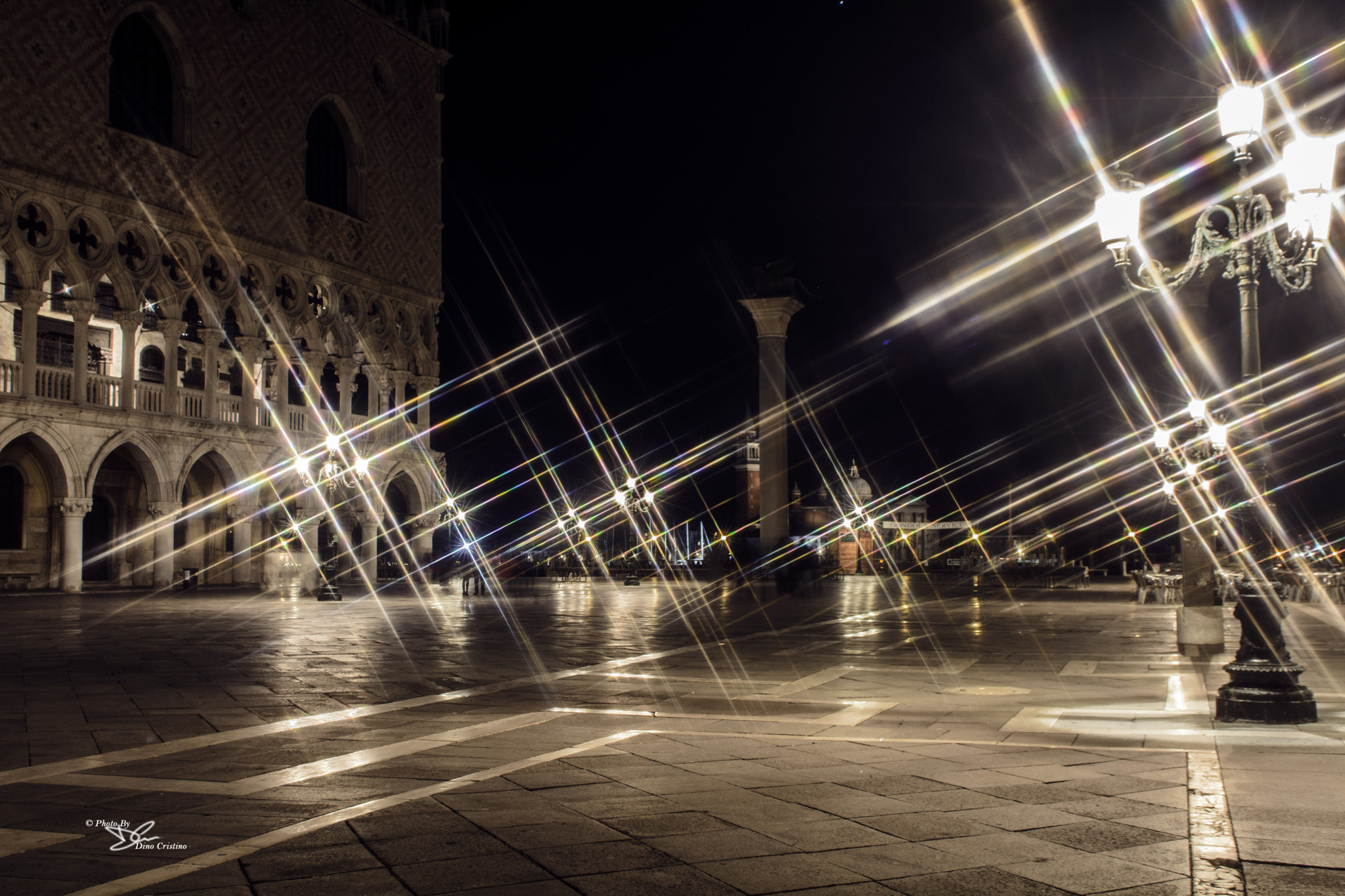 Nikon D7100 + Sigma 24-70mm F2.8 EX DG Macro sample photo. Venezia di notte - street art - dino cristino photography