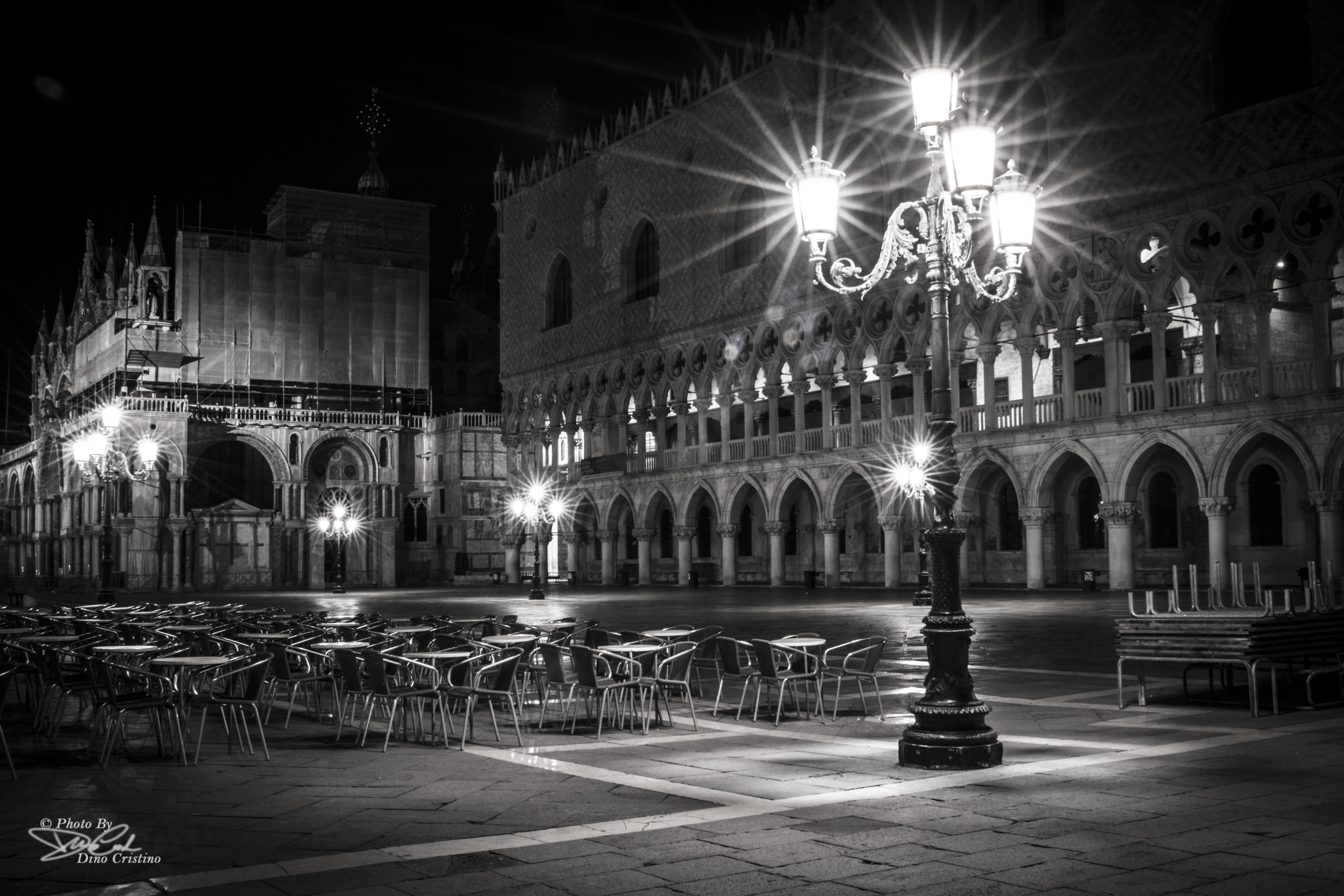 Nikon D7100 + Sigma 24-70mm F2.8 EX DG Macro sample photo. Venezia di notte - street art - dino cristino photography