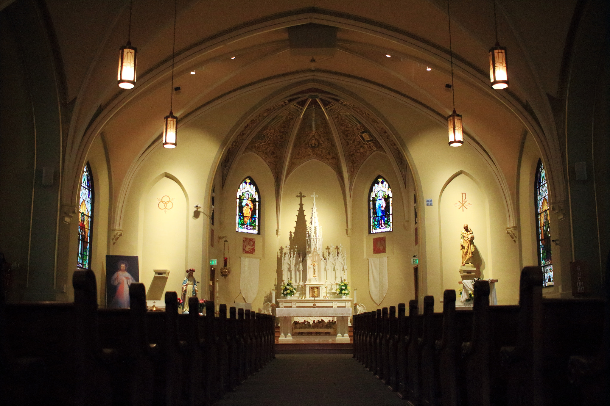 Canon EF-S 24mm F2.8 STM sample photo. Beautiful altar photography