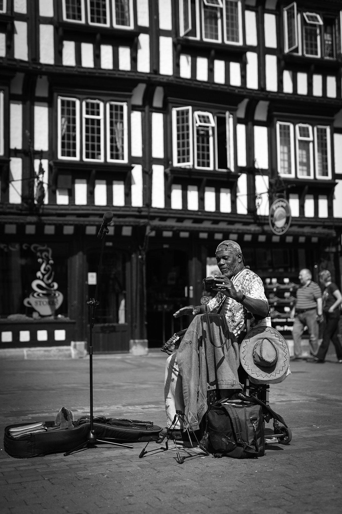 Nikon D700 + Sigma 50mm F1.4 DG HSM Art sample photo. Busker selfie photography