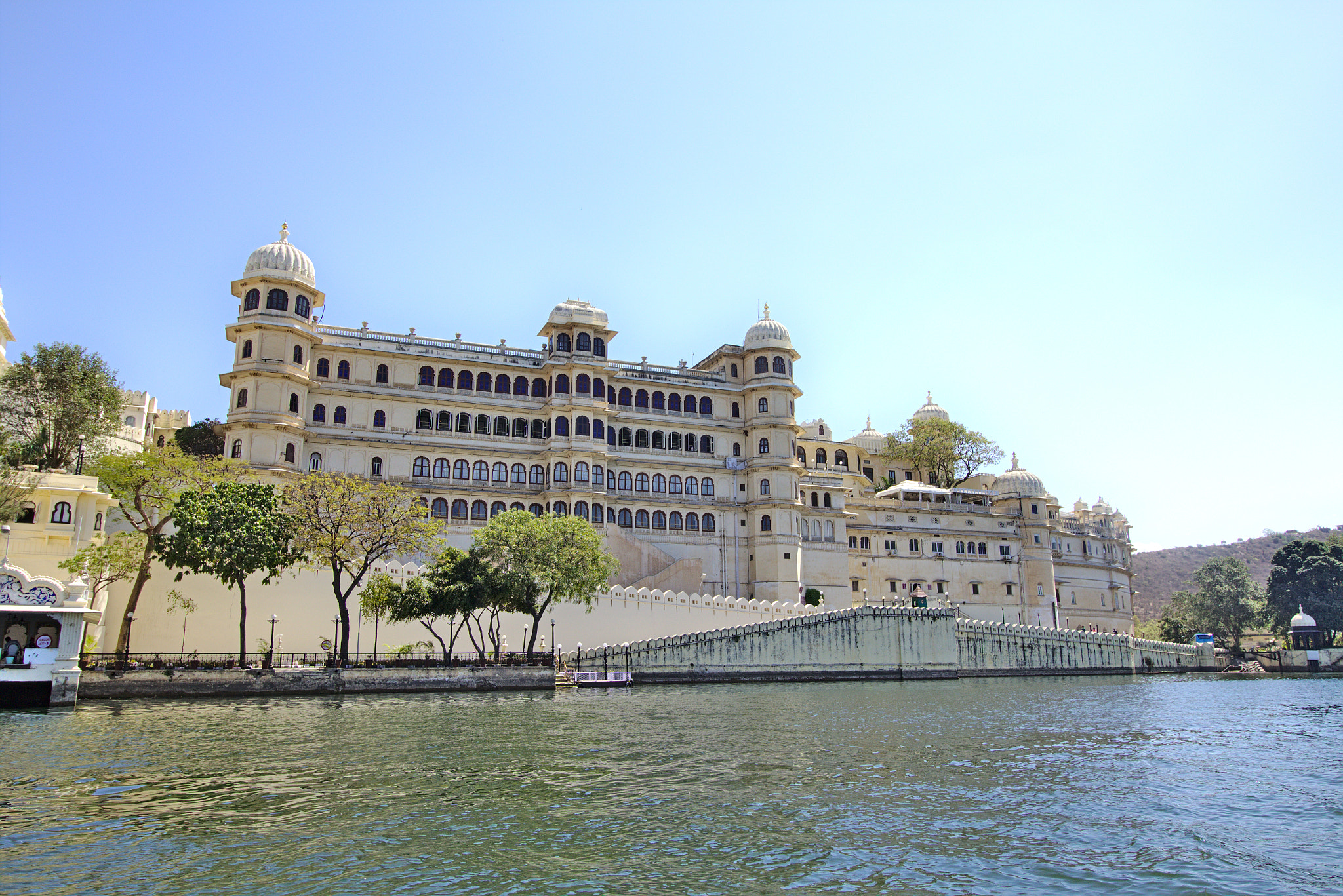 Canon EF-S 10-18mm F4.5–5.6 IS STM sample photo. City palace from the water. photography