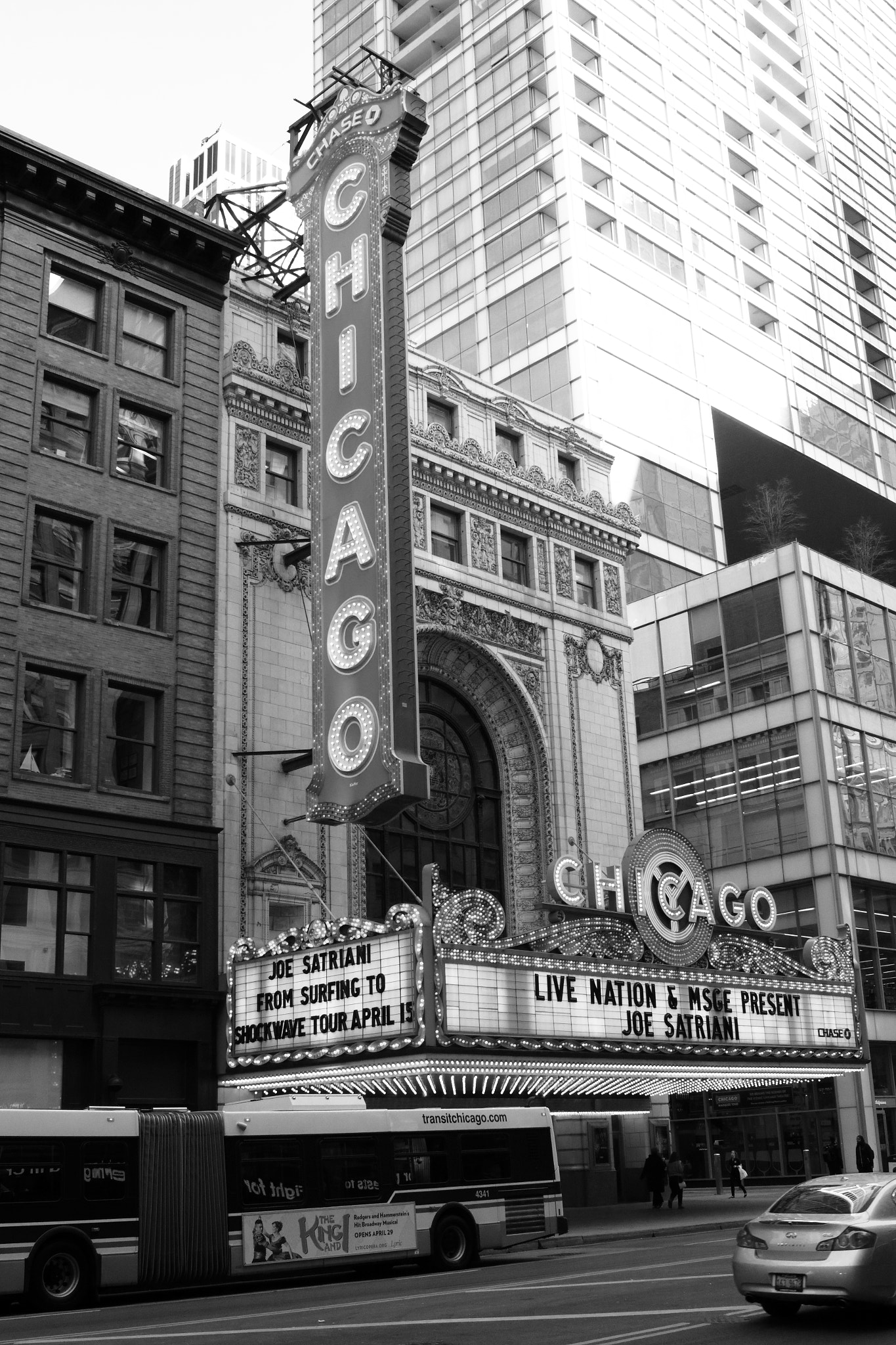 Canon EOS 650D (EOS Rebel T4i / EOS Kiss X6i) + Canon EF-S 24mm F2.8 STM sample photo. Chicago theatre photography