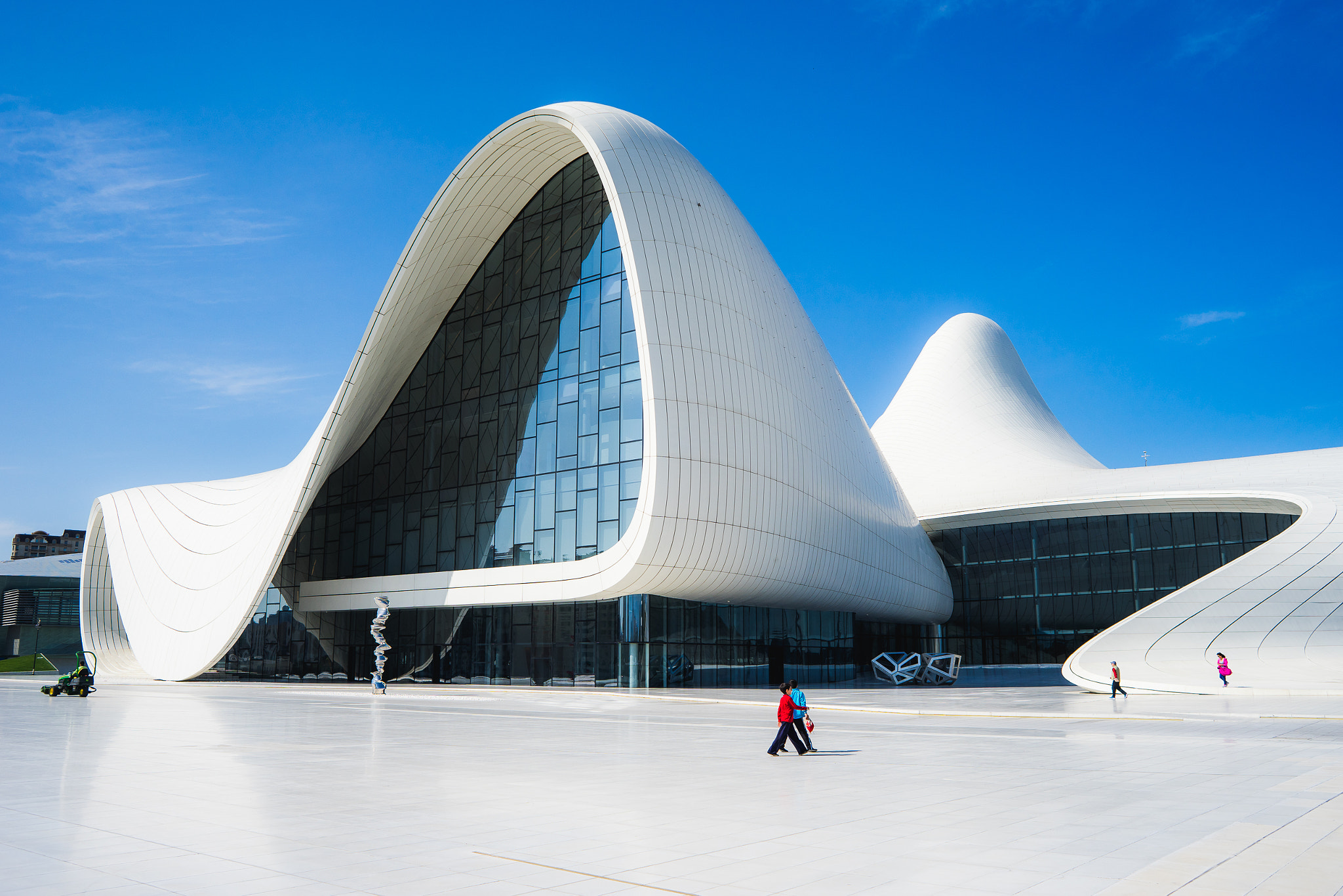 Sony a7 + Sony 28mm F2.8 sample photo. Heydar aliyev center photography