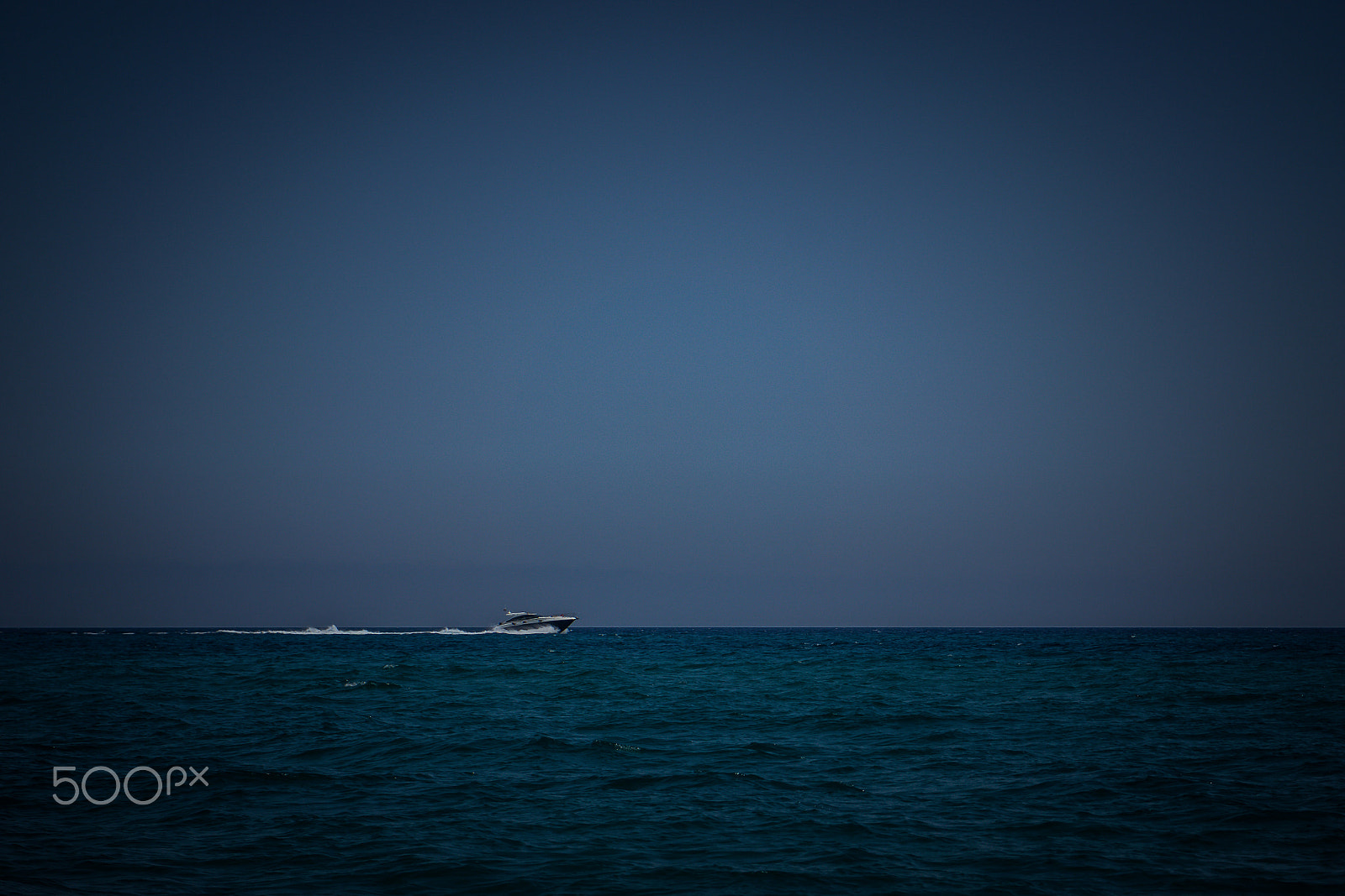 Sony a6000 + Sony FE 28-70mm F3.5-5.6 OSS sample photo. Boat on the water photography
