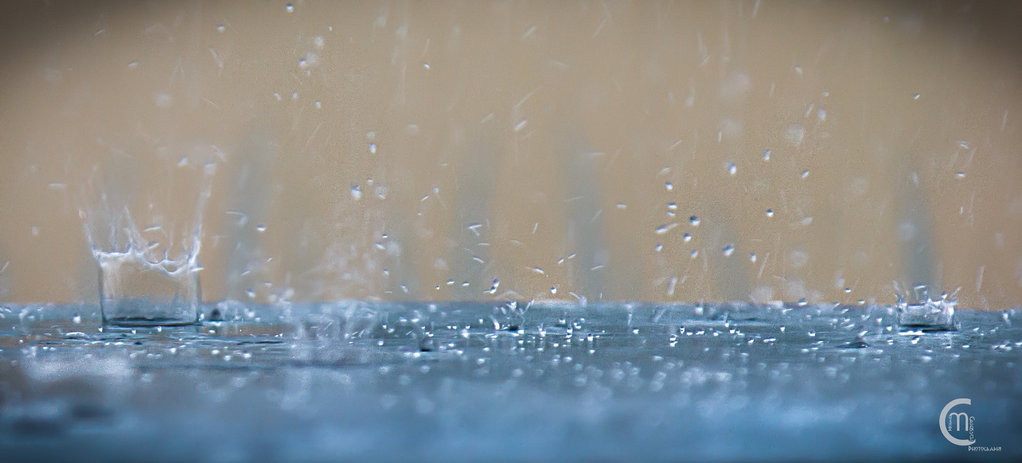 Canon EOS 100D (EOS Rebel SL1 / EOS Kiss X7) + Canon EF 24-105mm F4L IS USM sample photo. Raindrops photography