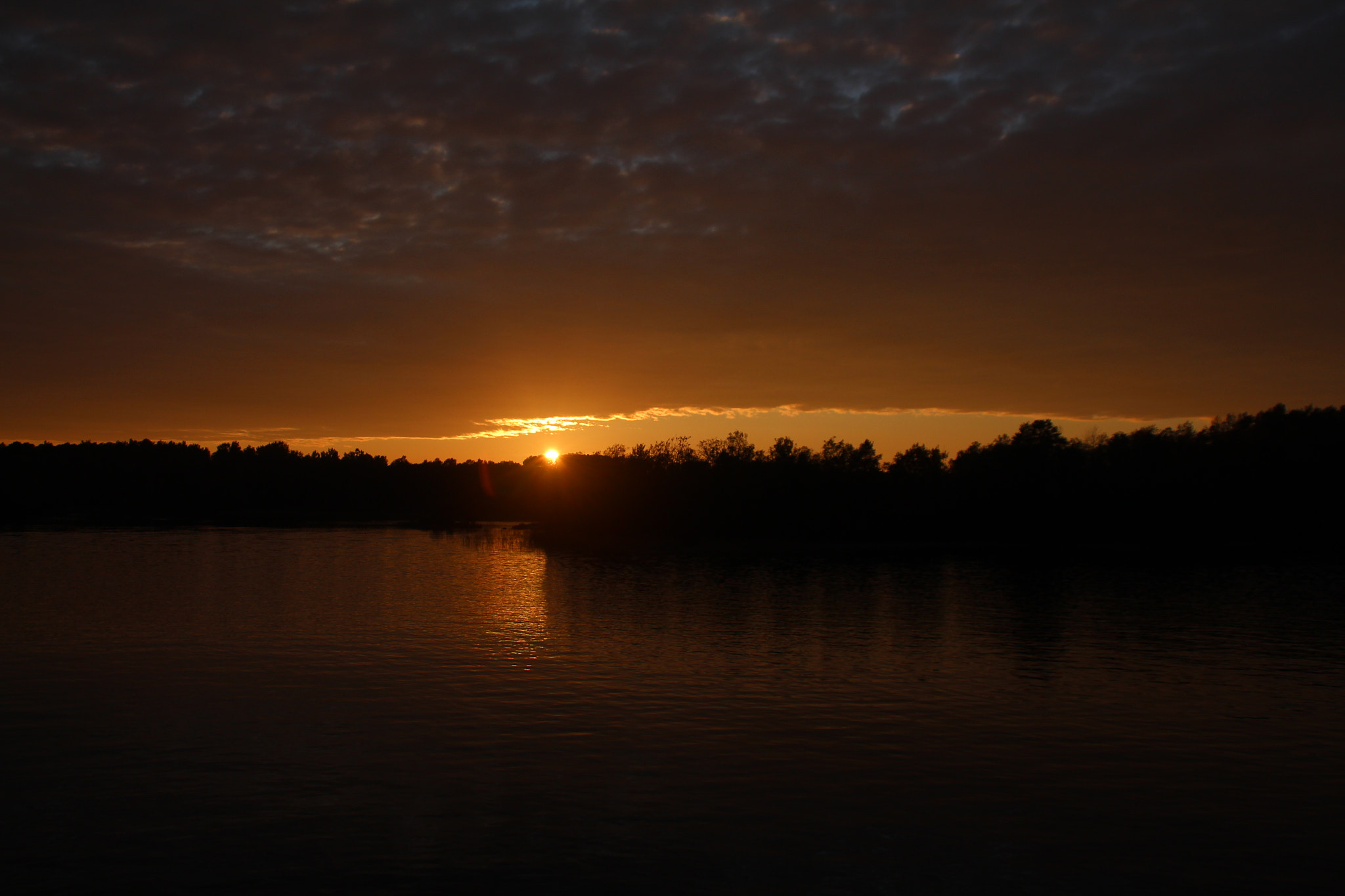 Canon EOS 650D (EOS Rebel T4i / EOS Kiss X6i) + Tamron AF 18-200mm F3.5-6.3 XR Di II LD Aspherical (IF) Macro sample photo. Sunset in lagoda ii photography