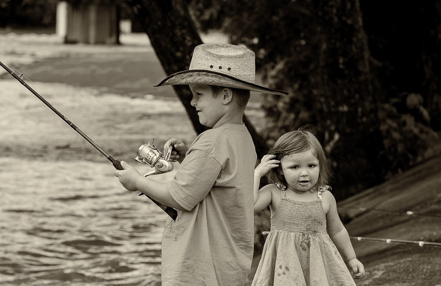 ZEISS Milvus 50mm F1.4 sample photo. Brother and sister... photography