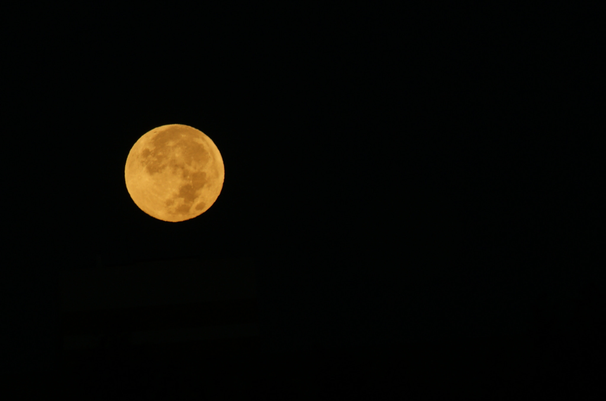 Sony Alpha DSLR-A350 + Minolta AF 70-210mm F4 Macro sample photo. Lisboa | moon photography