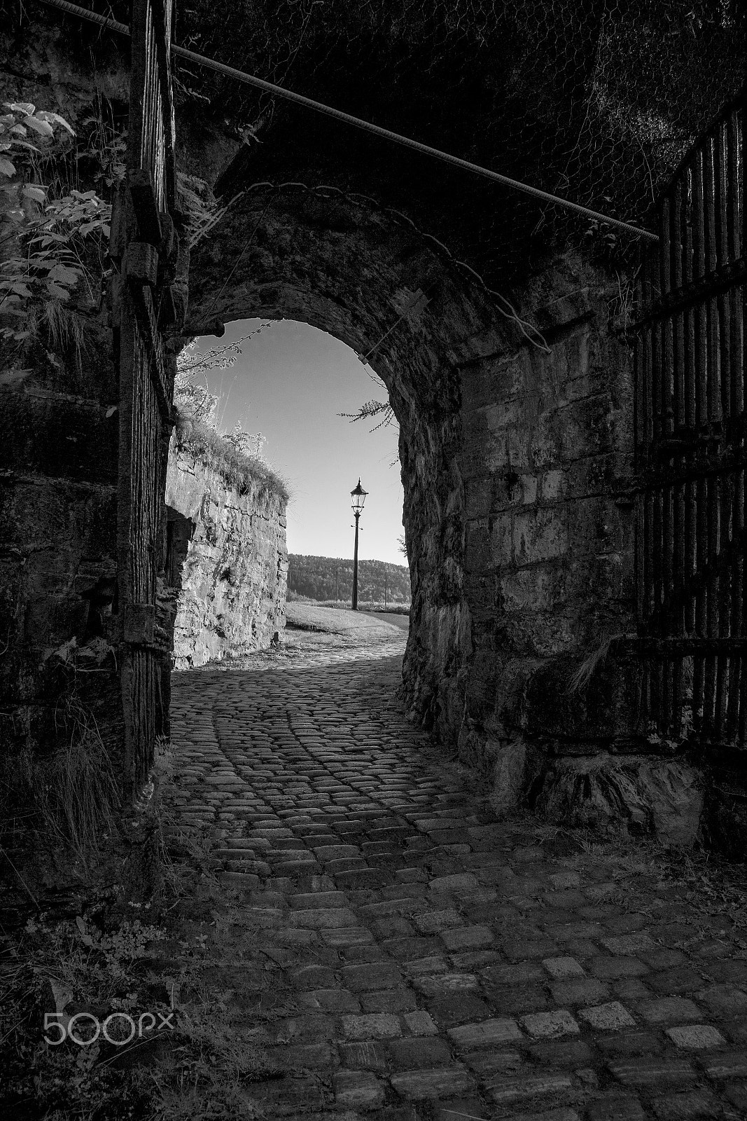 24-105mm F4 sample photo. Old arch photography