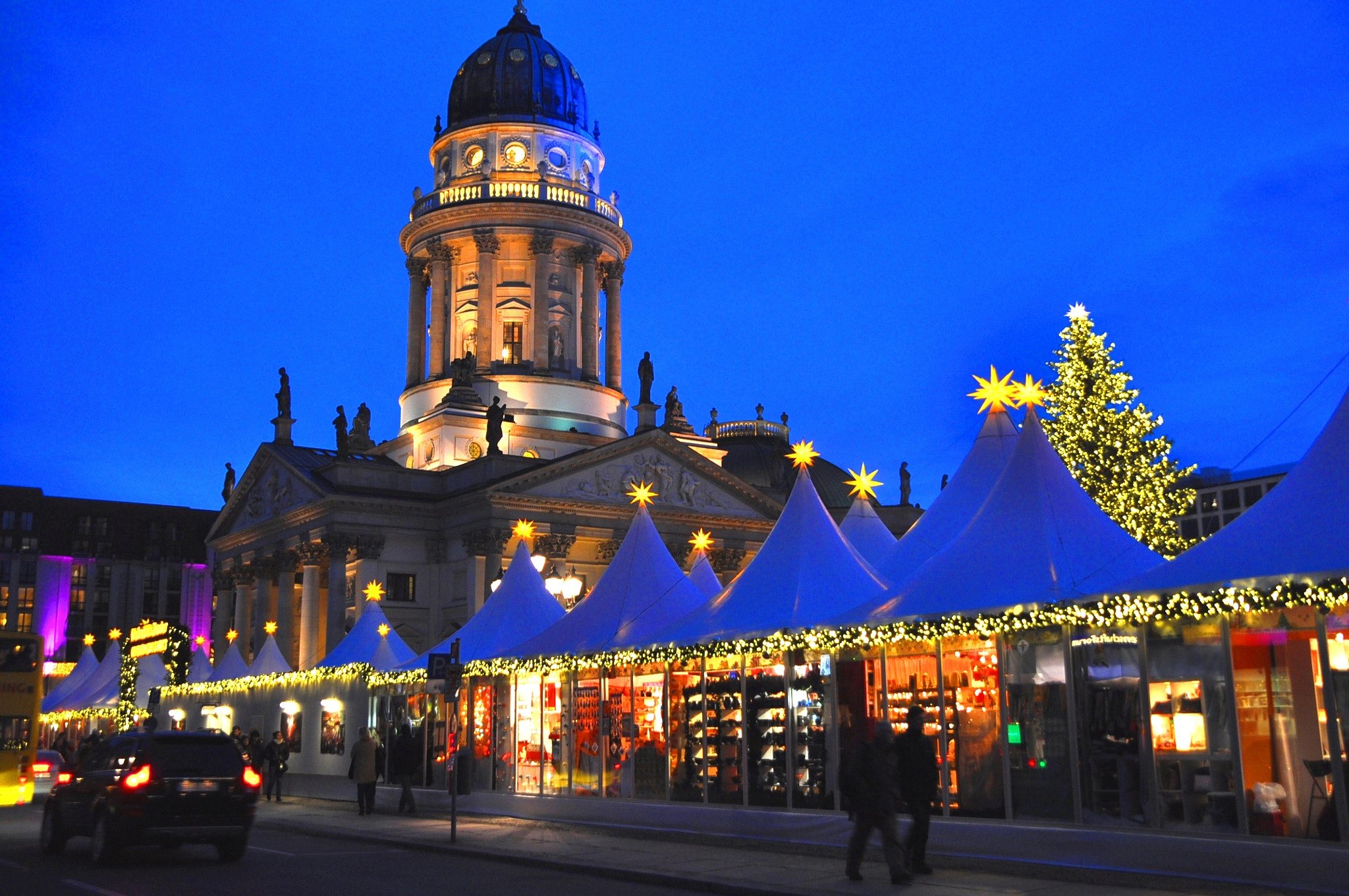 Nikon D90 + Sigma 18-200mm F3.5-6.3 DC sample photo. Christmas market in berlin photography