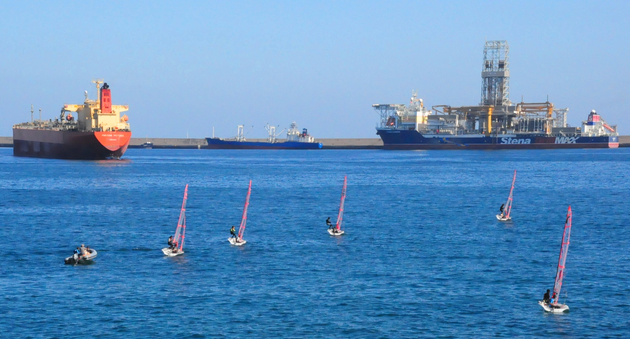 Nikon D90 + Sigma 18-200mm F3.5-6.3 DC sample photo. The big ships vs windsurf photography