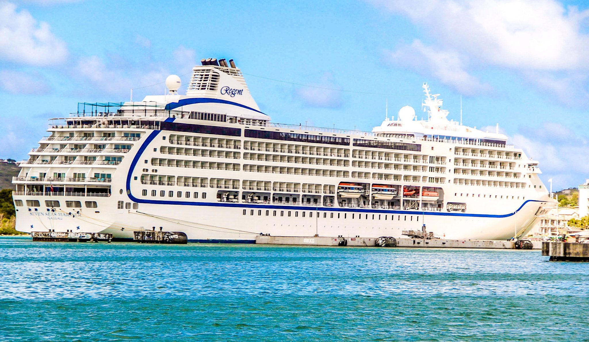 Canon EOS 650D (EOS Rebel T4i / EOS Kiss X6i) sample photo. Massive cruise ship photography
