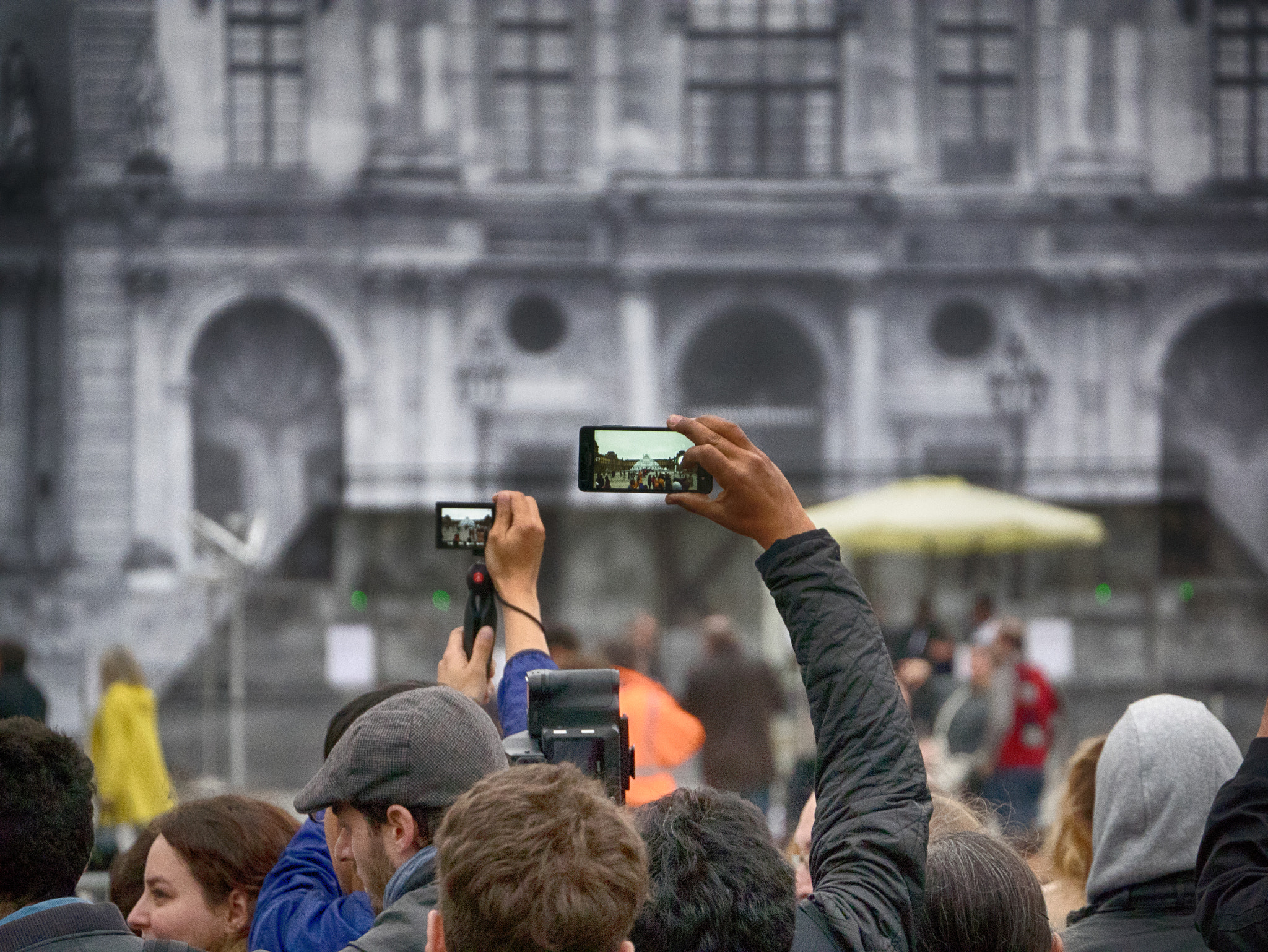 Panasonic Lumix DMC-GM1 sample photo. Smartphones in action jr au/at louvre photography