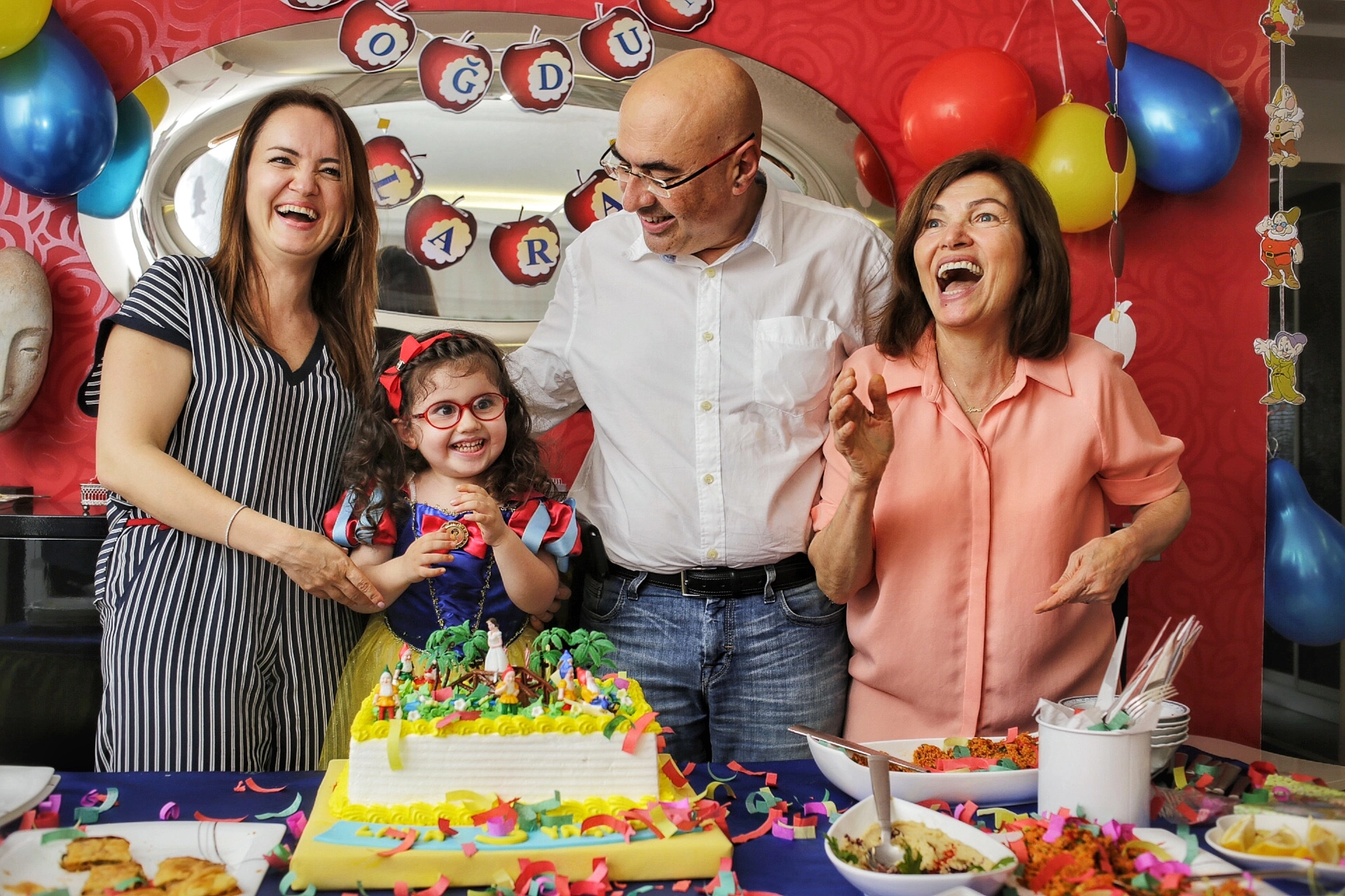 Canon EF 35mm F2 sample photo. Celebration photography