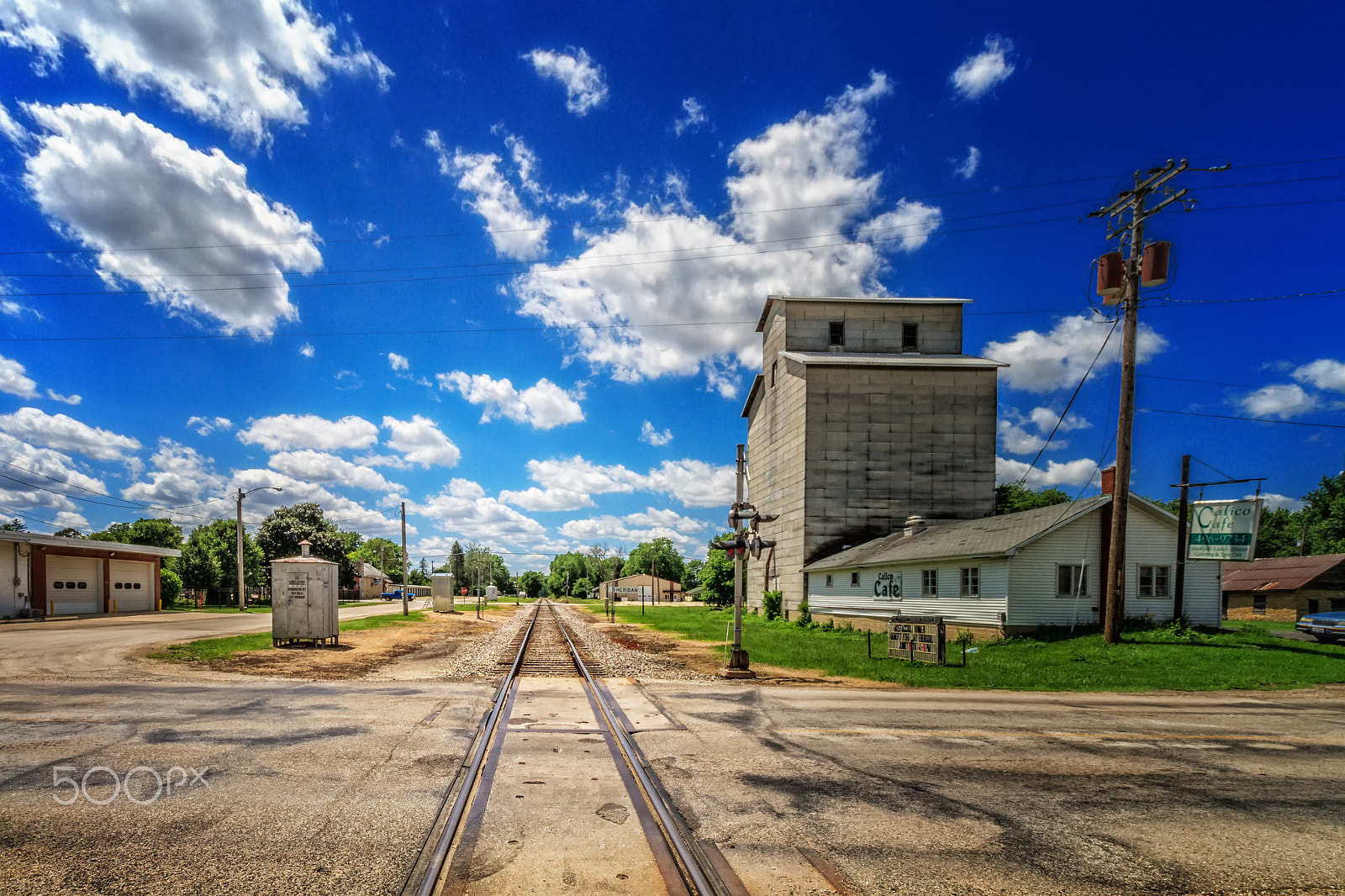 Canon EF-S 10-18mm F4.5–5.6 IS STM sample photo. Railroad & calico cafe, sheridan, il photography