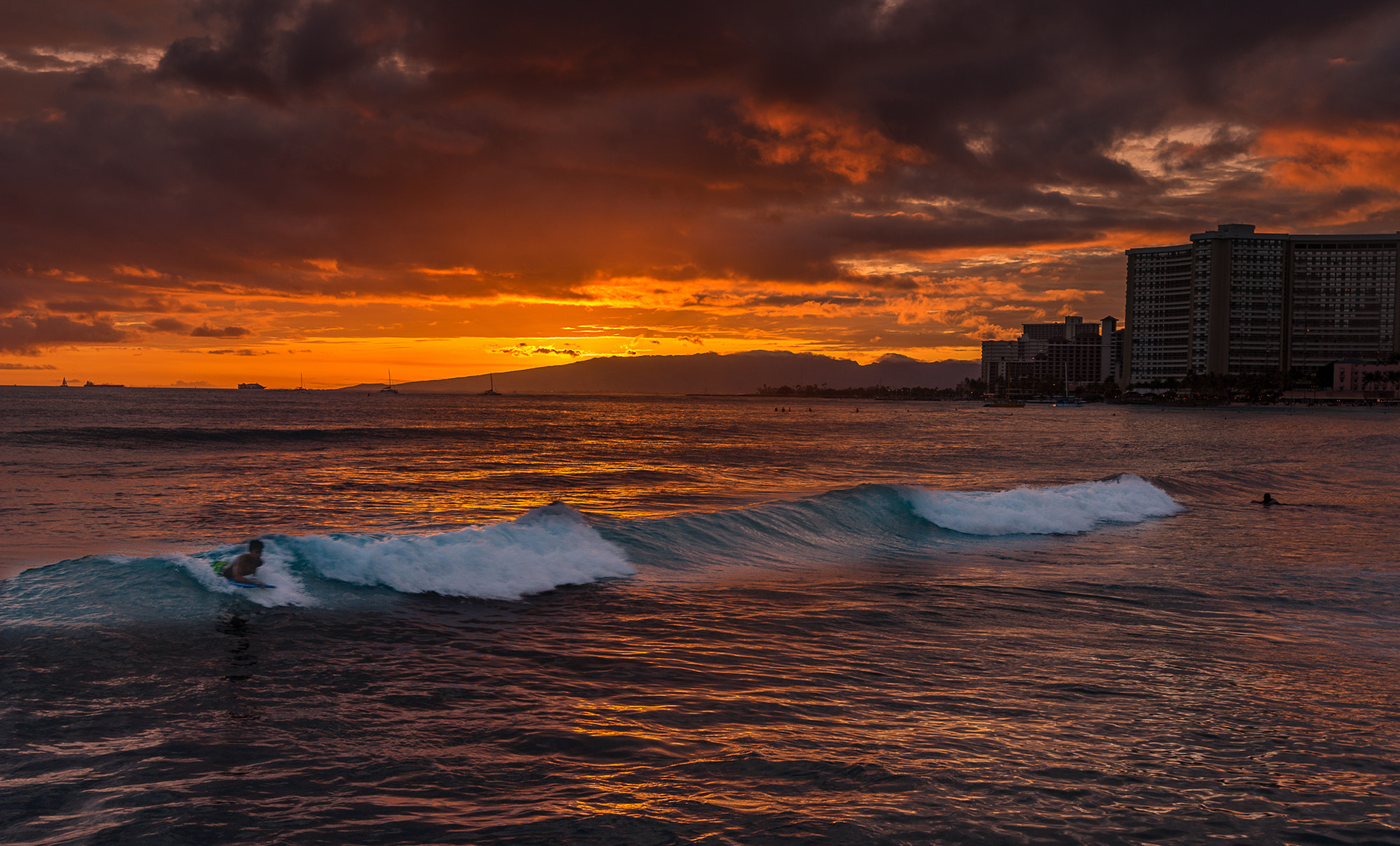 Sony a99 II + Sigma 17-70mm F2.8-4.5 (D) sample photo. Sunset at waikiki photography