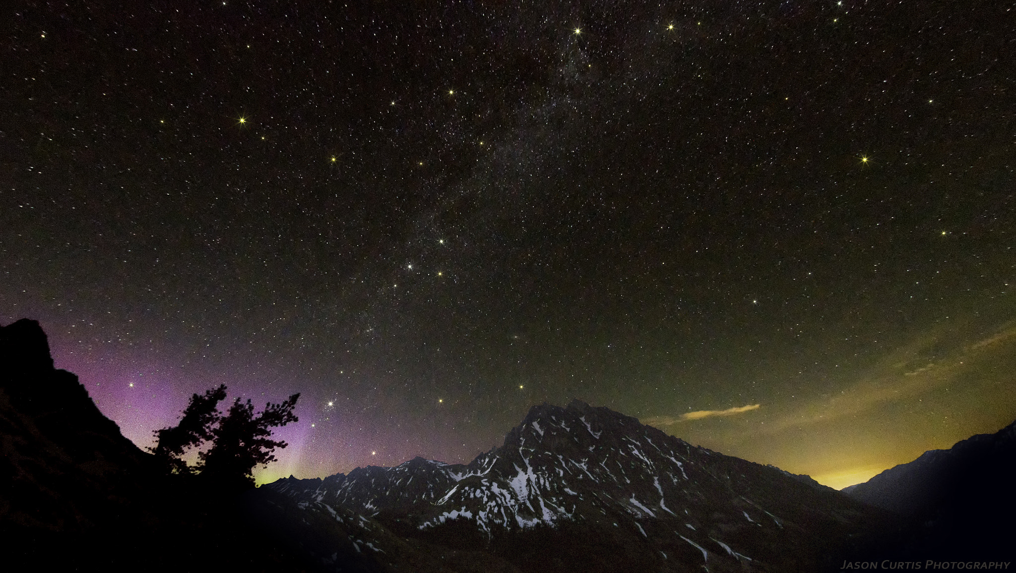 Nikon AF DX Fisheye-Nikkor 10.5mm F2.8G ED sample photo. Mount stuart aurora photography
