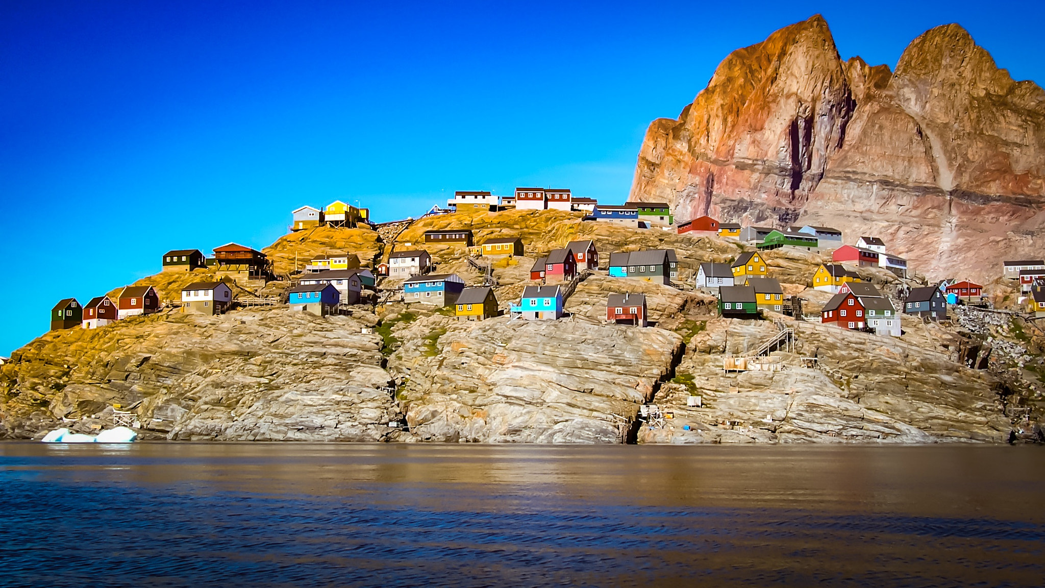 Nikon E4800 sample photo. Uummannaq,greenland photography