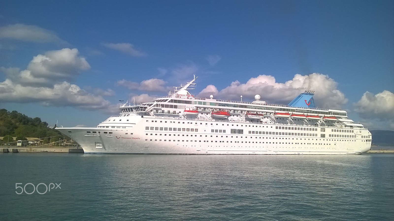 Nokia Lumia 630 sample photo. Ships photography