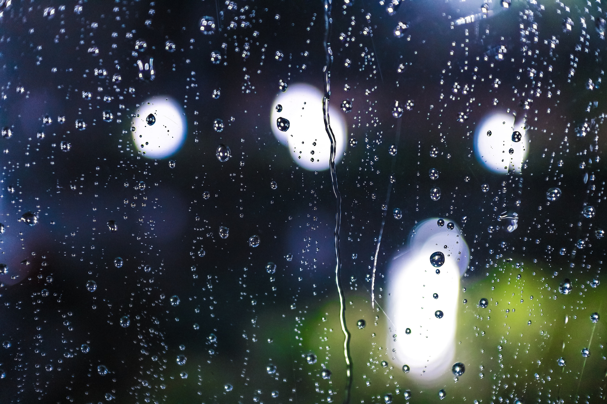 Canon EOS M2 + Canon EF-M 22mm F2 STM sample photo. Drops photography
