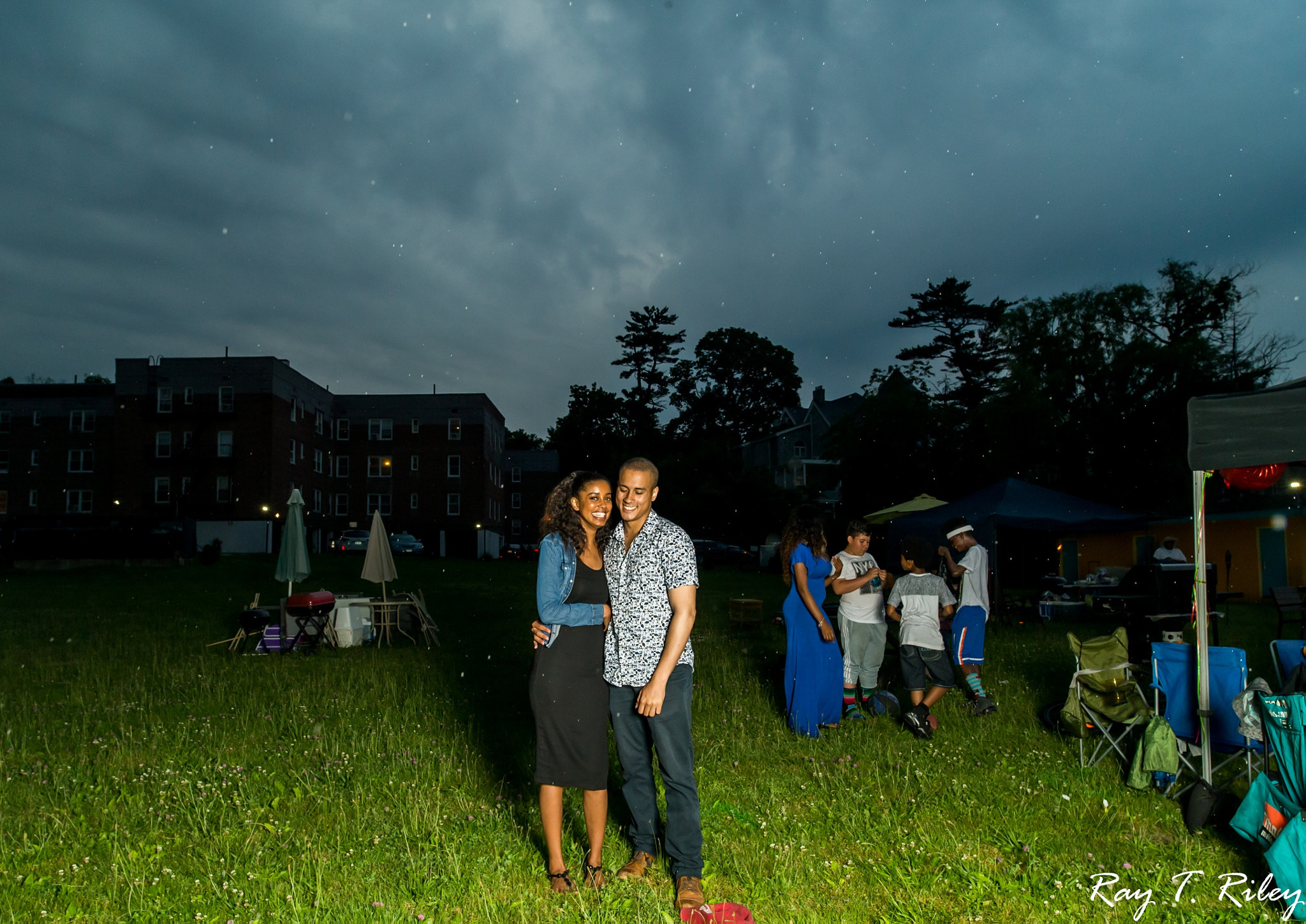 ZEISS Milvus 21mm F2.8 sample photo. Cute couple photography