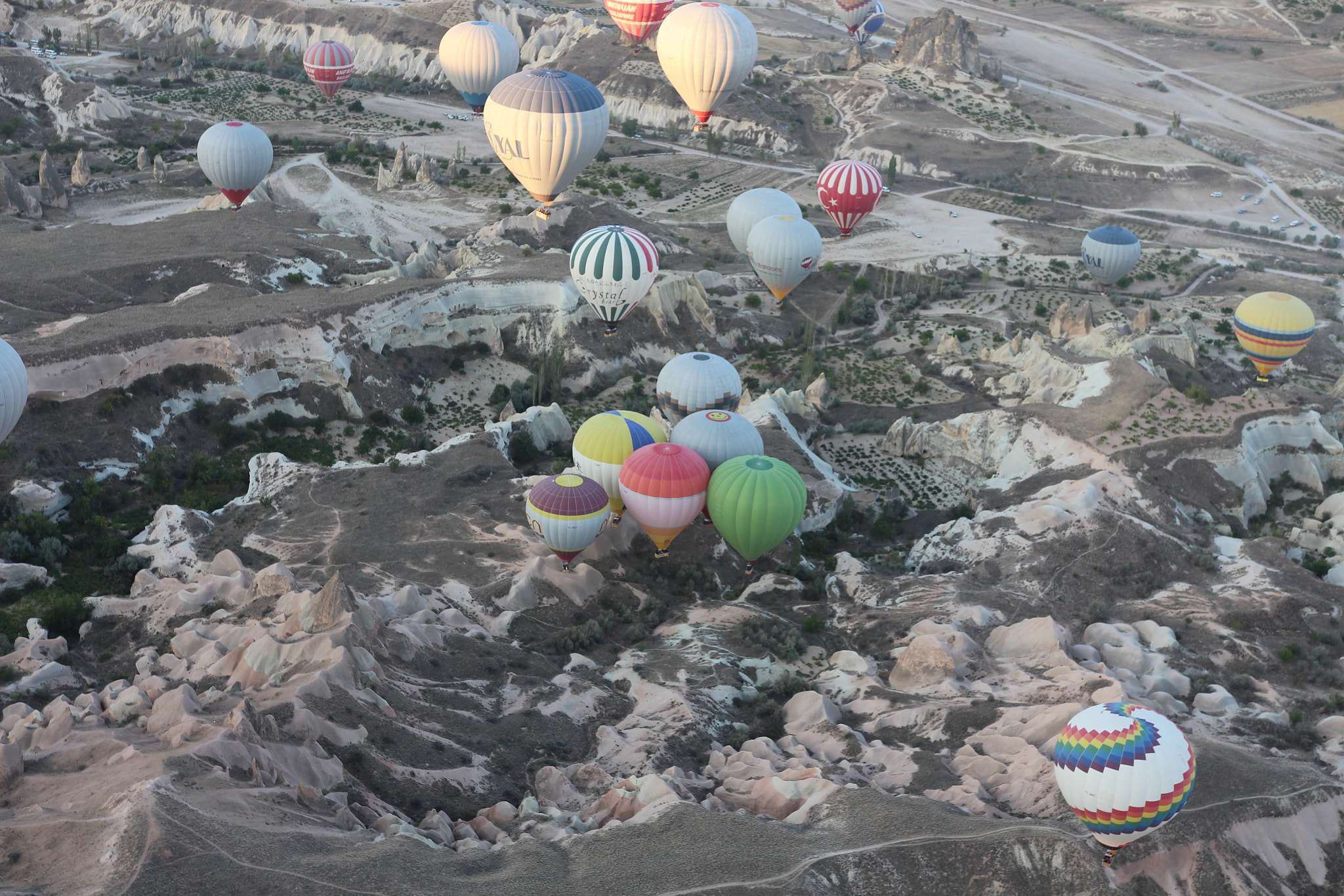 Canon EOS 700D (EOS Rebel T5i / EOS Kiss X7i) + Sigma 18-35mm f/1.8 DC HSM sample photo. Hot air ballooning turkey photography