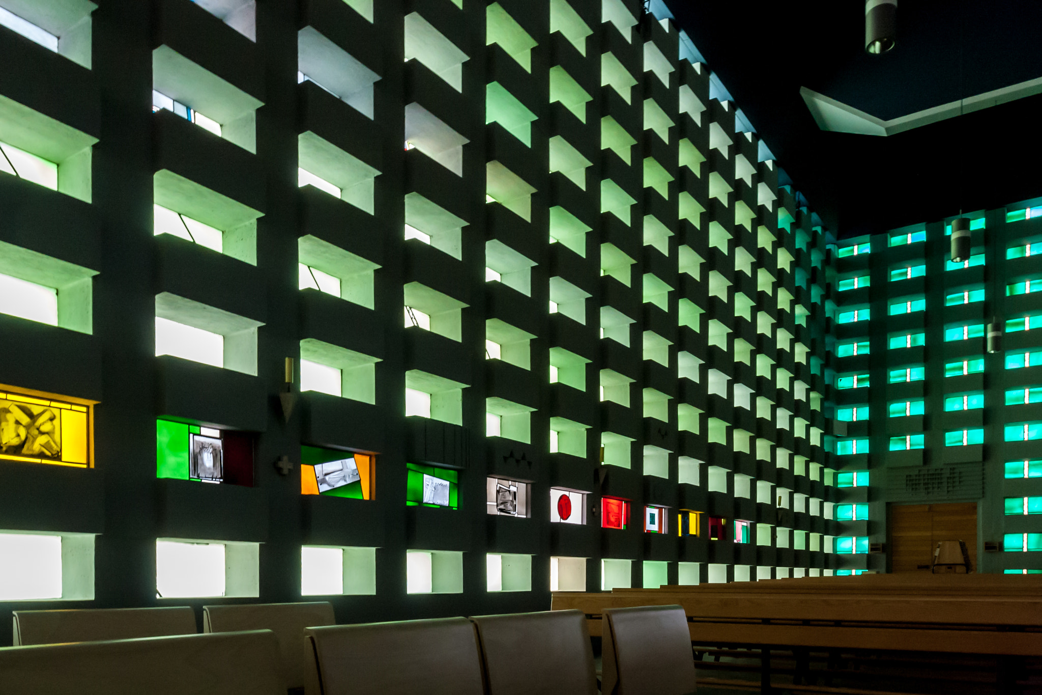 Canon EF 16-35mm F4L IS USM sample photo. "wall of windows..." photography