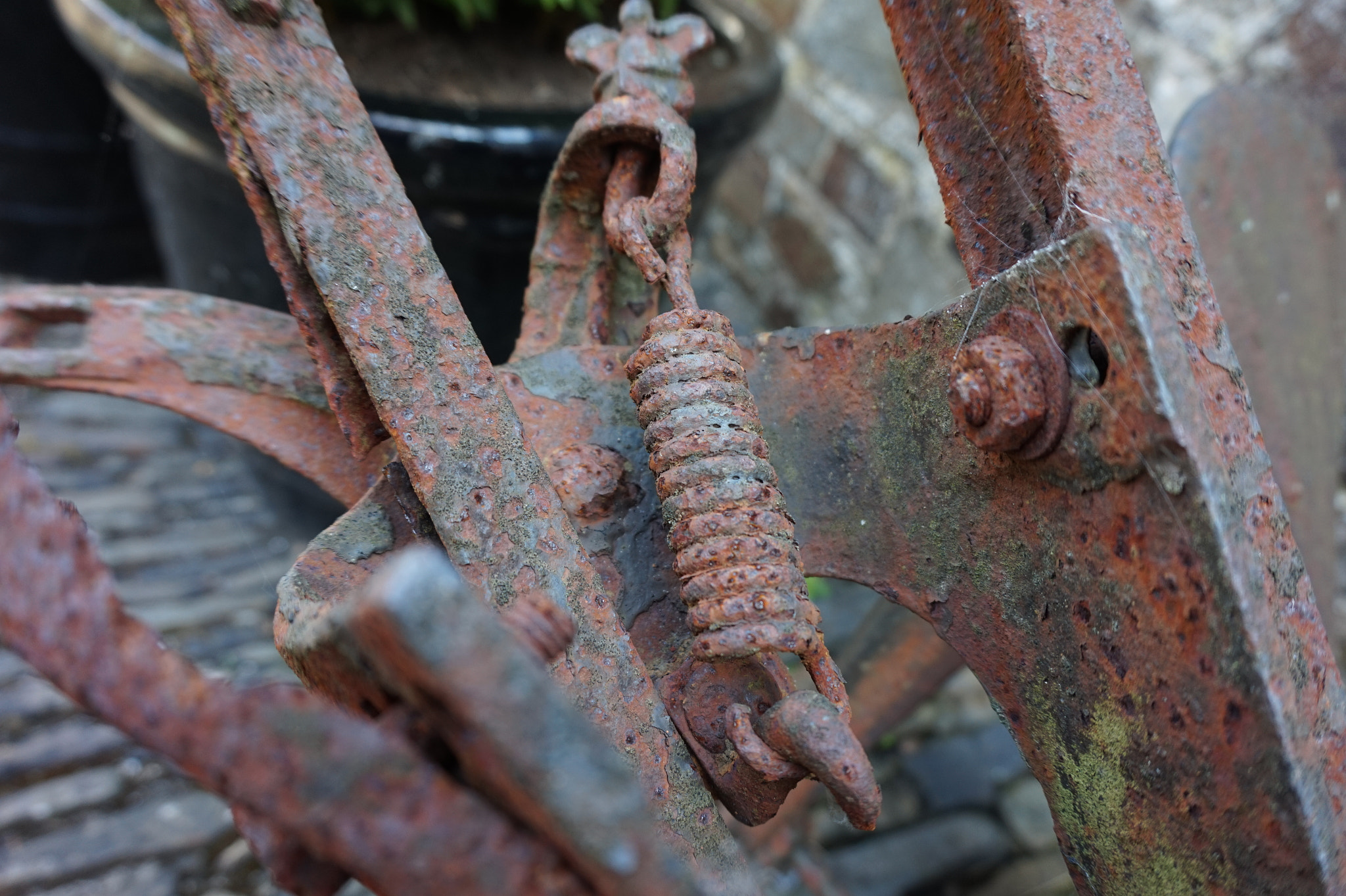 Sony E 16-50mm F3.5-5.6 PZ OSS sample photo. Rusty gold , spring on machinery . photography