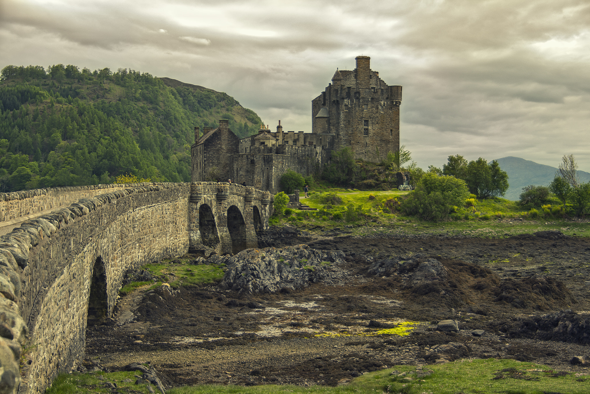 Pentax smc DA* 16-50mm F2.8 ED AL (IF) SDM sample photo. Eilean donan castle photography