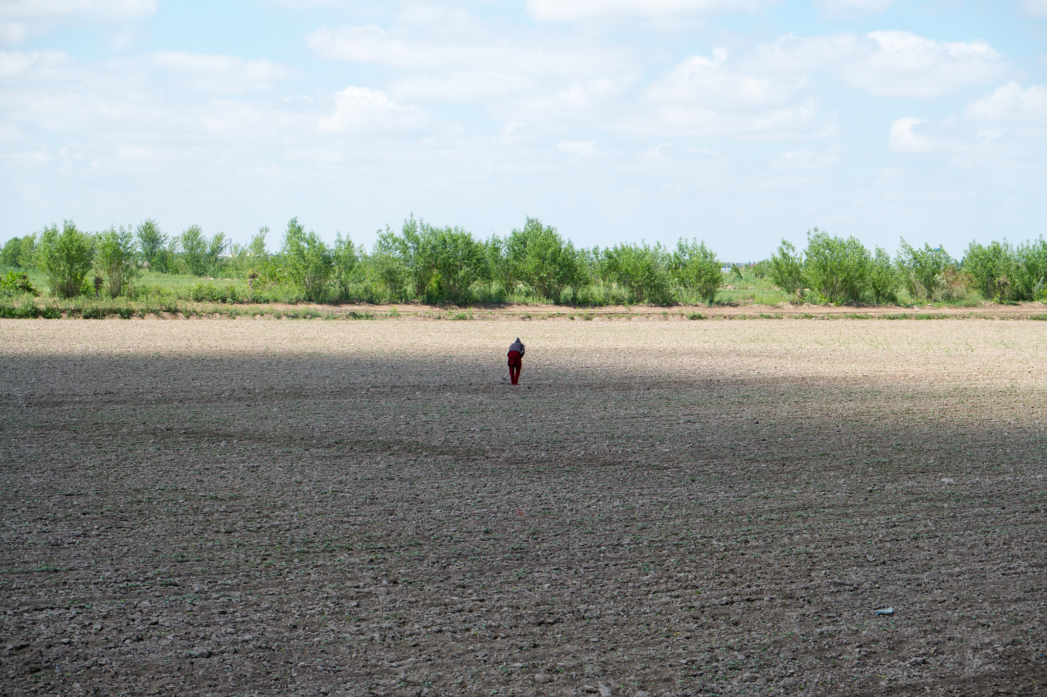 Fujifilm X-A1 + Fujifilm XF 18-55mm F2.8-4 R LM OIS sample photo. Uzbek hard worker photography